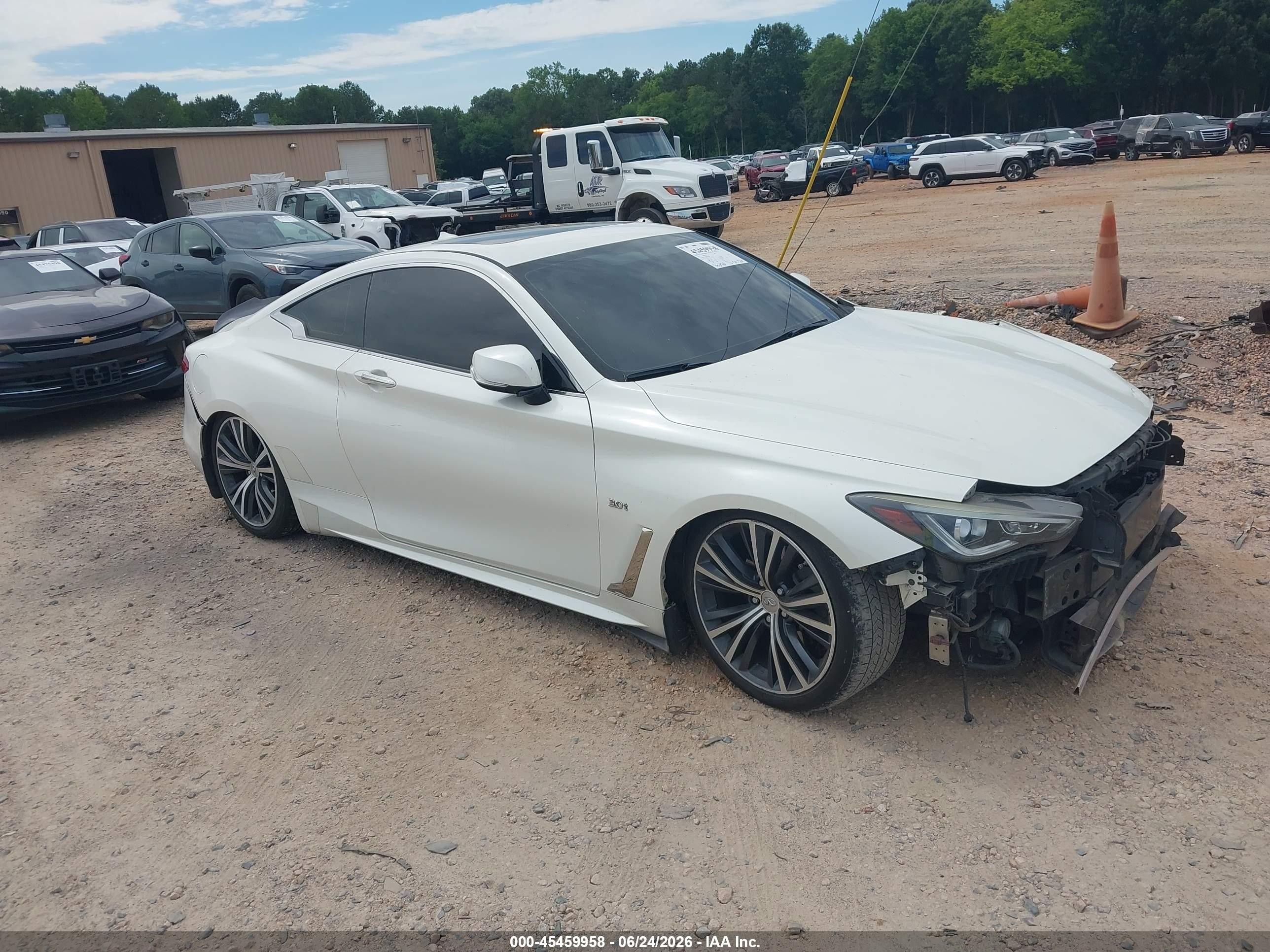 2017 Infiniti Q60 Premium, VIN JN1EV7EK6HM363596 — Front end