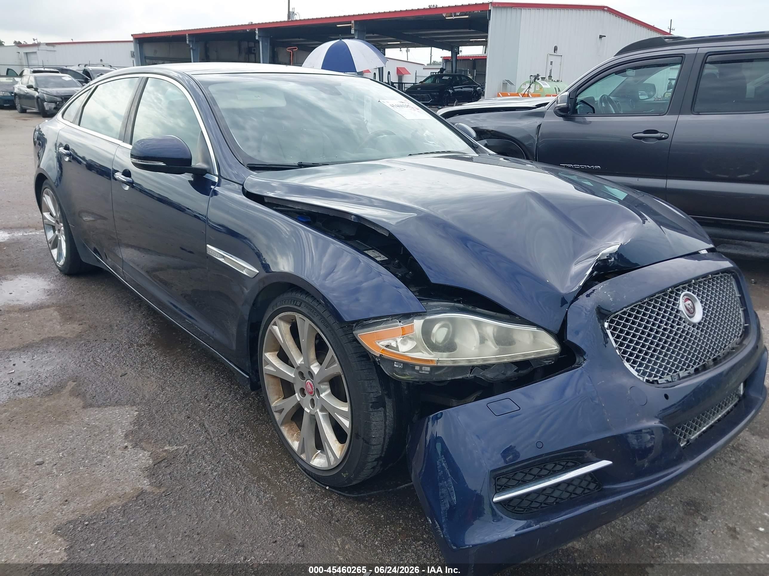 2015 Jaguar XJ Portfolio, VIN SAJWA2GZ6F8V81572 — Front end