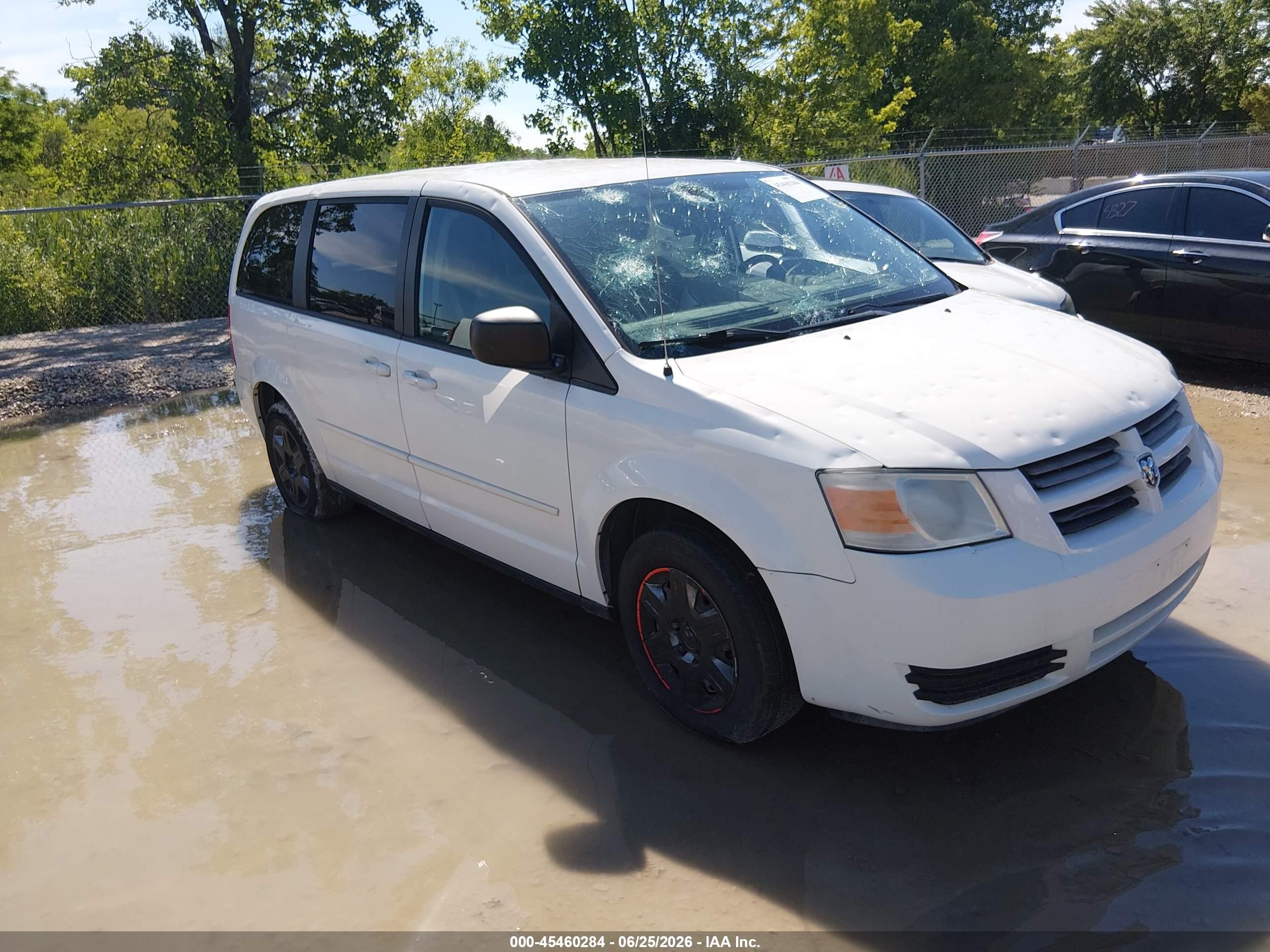 2010 Dodge Grand Caravan SE, VIN 2D4RN4DE1AR224281 — Град