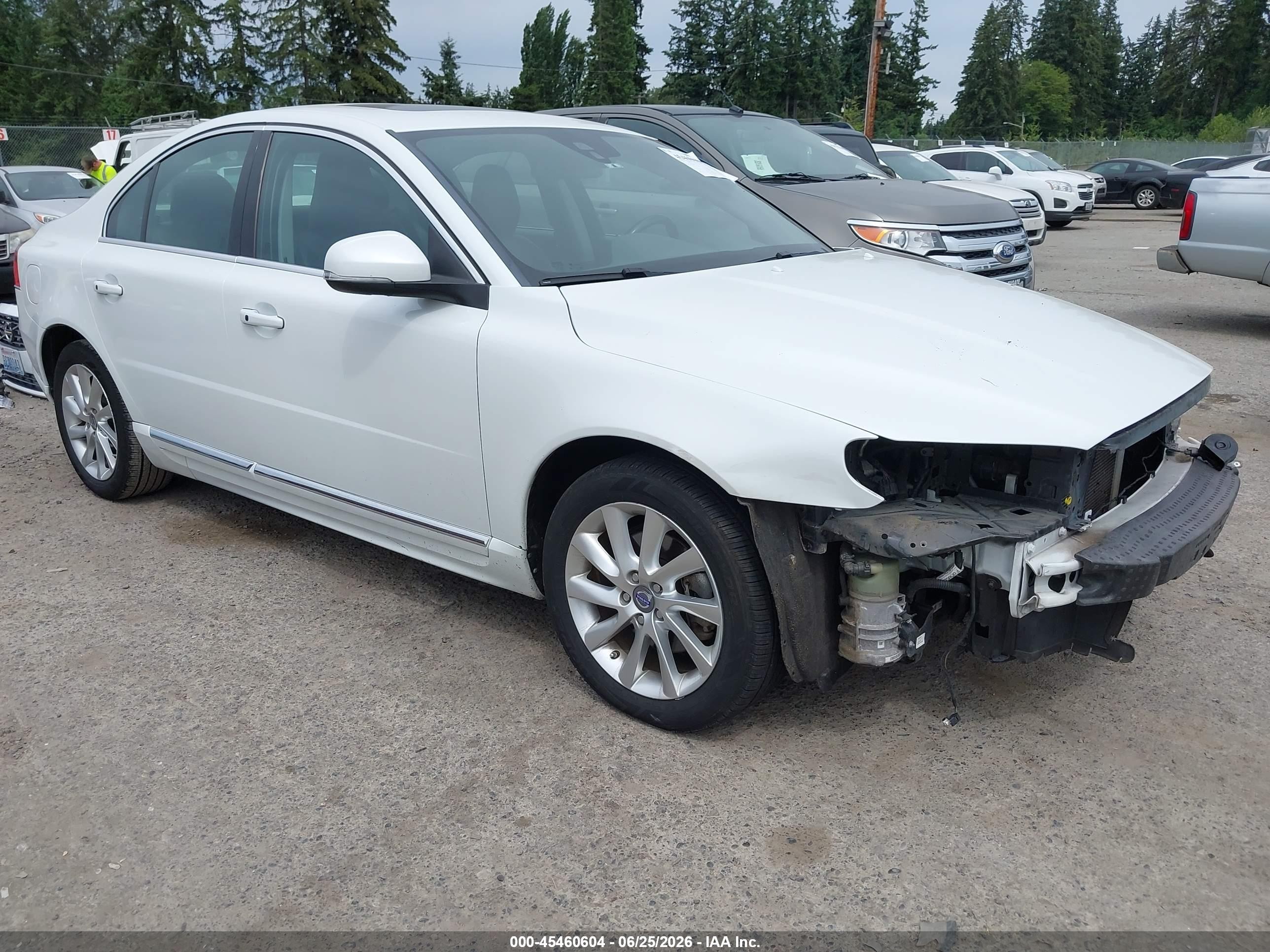 2014 Volvo S80 3.2L, VIN YV1952AS4E1180874 — Front end