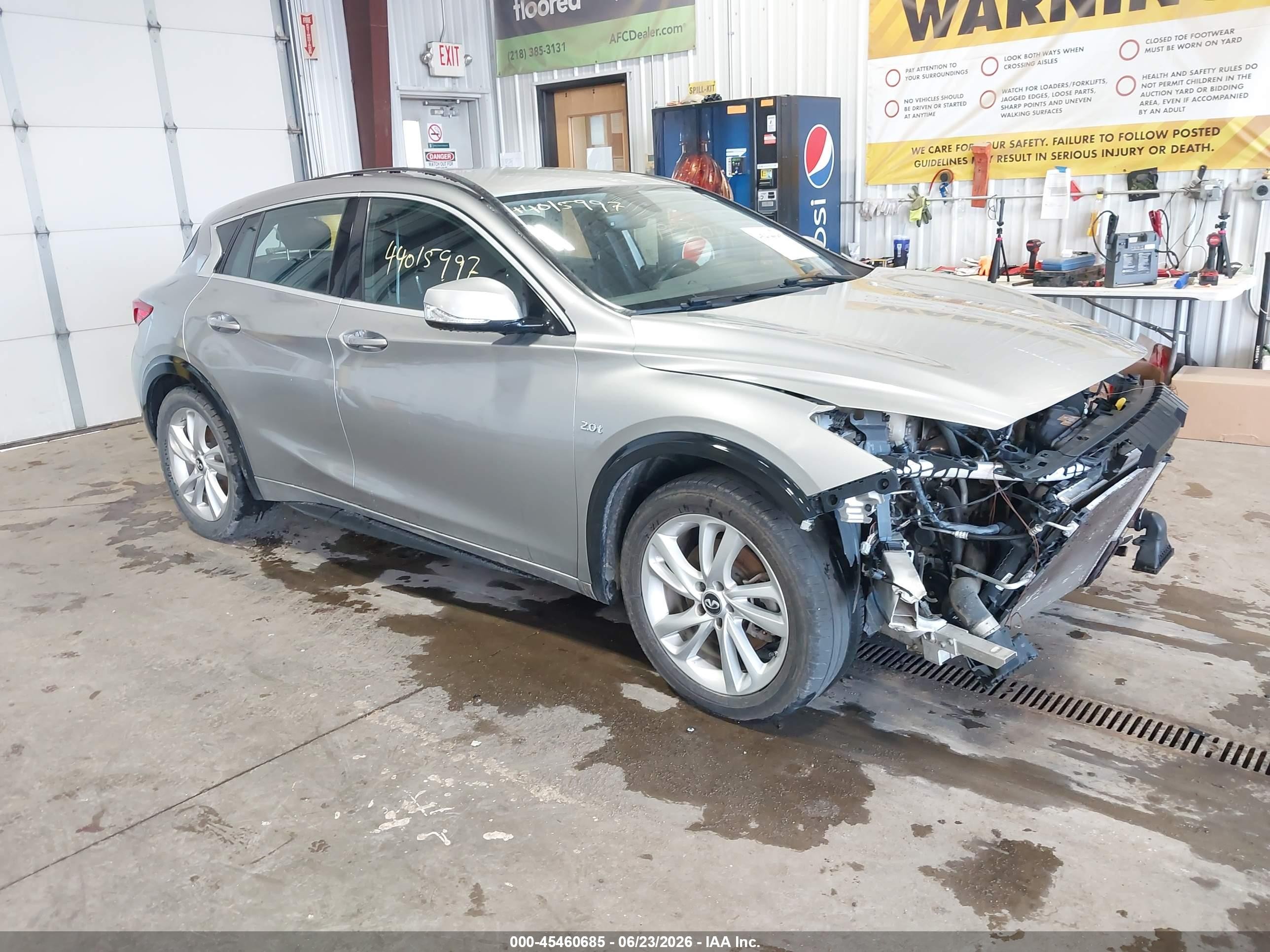 2017 Infiniti QX30 Sport, VIN SJKCH5CP2HA033404 — Front end