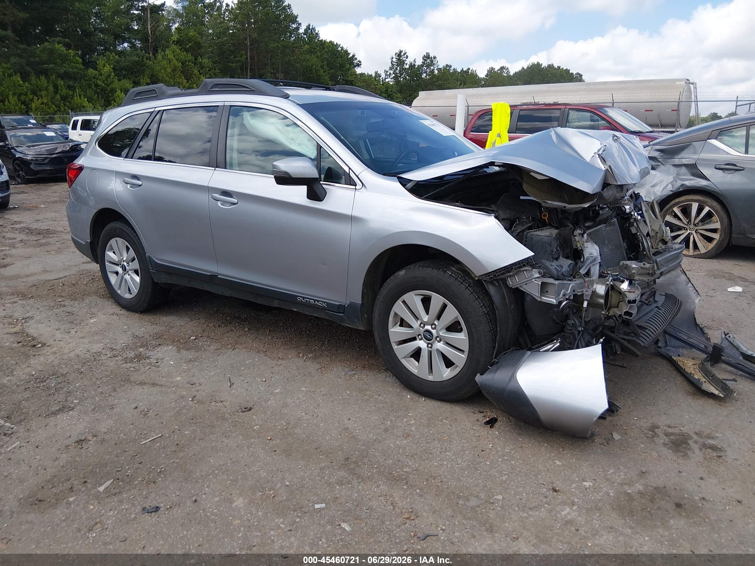 2016 Subaru Outback Premium, VIN 4S4BSAFC8G3290020 — Front end