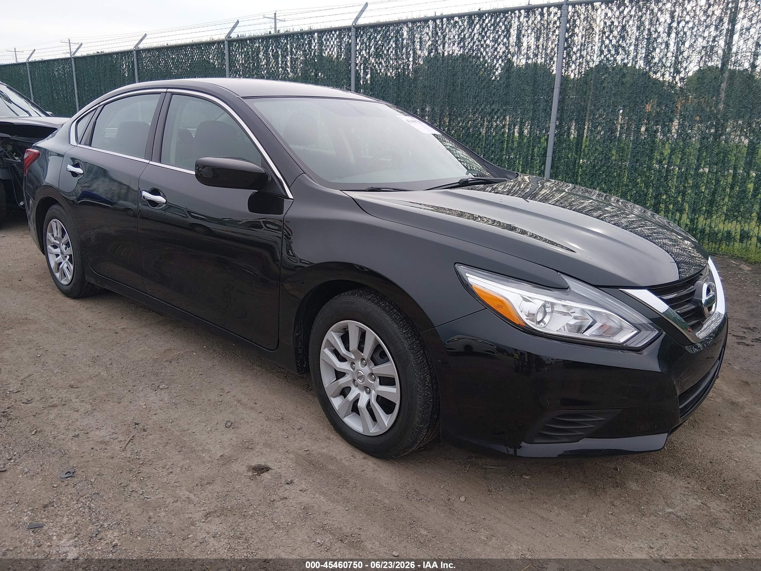 2017 Nissan Altima SR, VIN 1N4AL3AP8HN332622 — Стихия