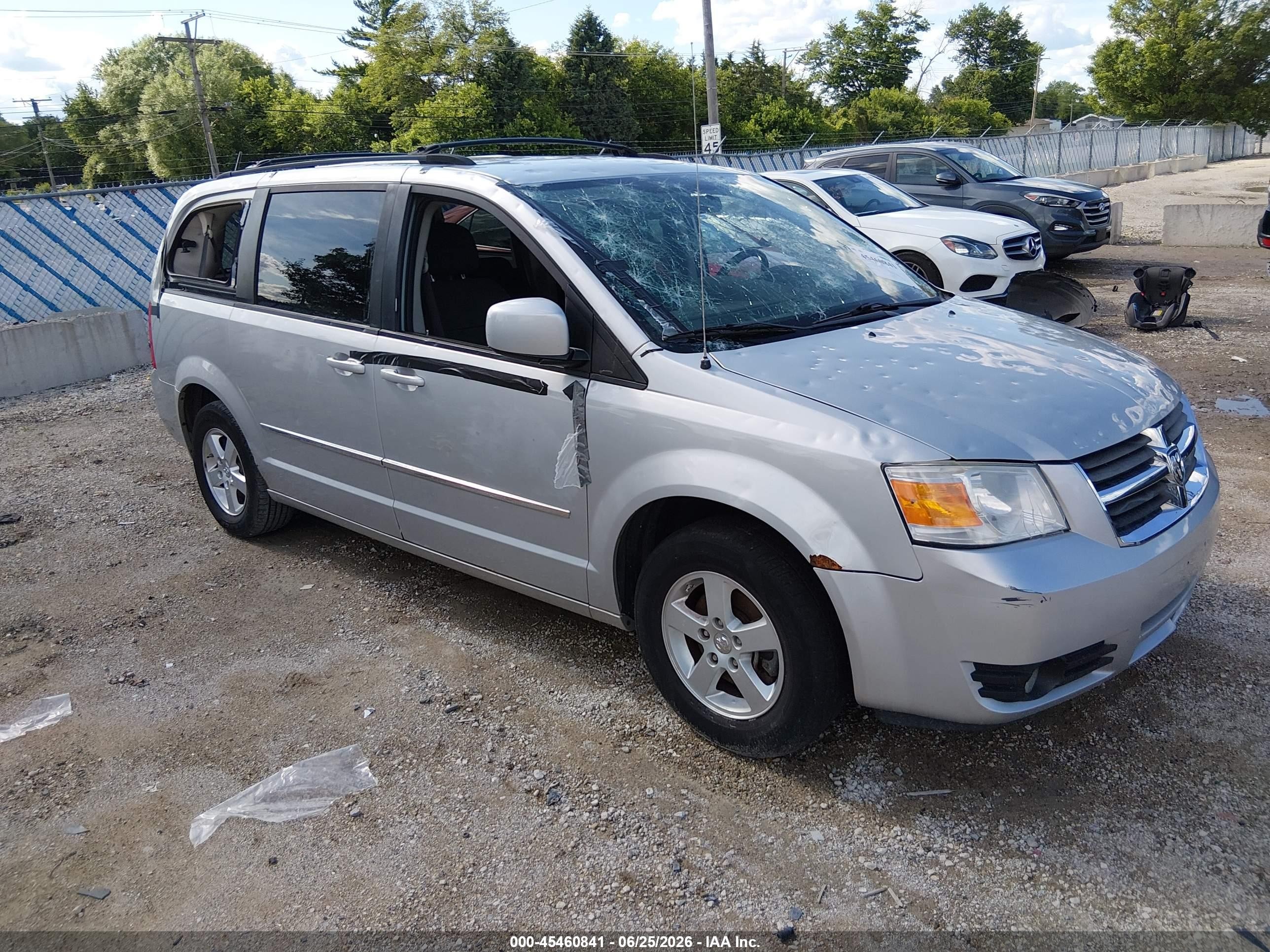 2010 Dodge Grand Caravan SXT, VIN 2D4RN5D16AR370324 — Град