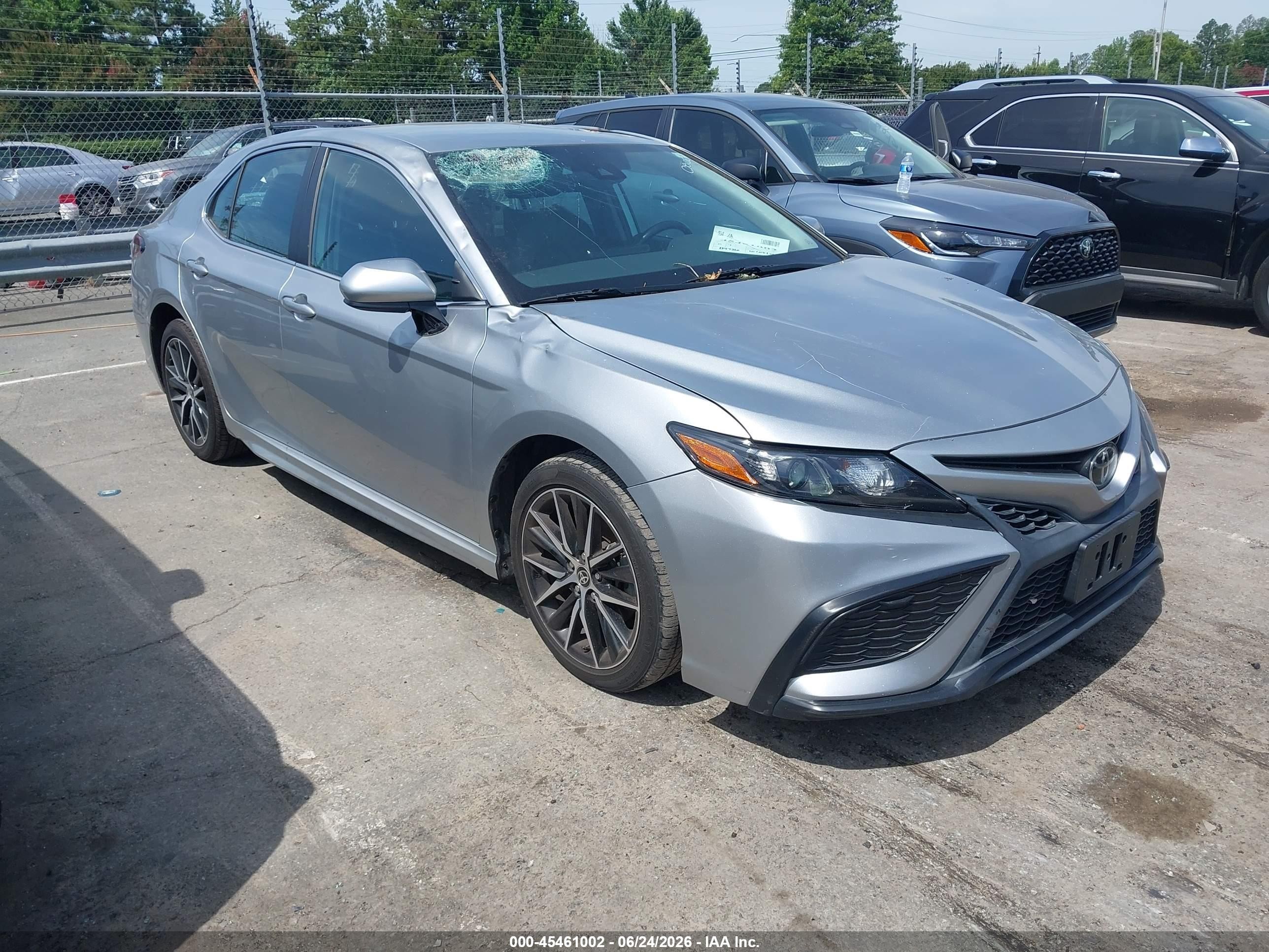 2021 Toyota Camry SE, VIN 4T1G11AK1MU586896 — Стихия