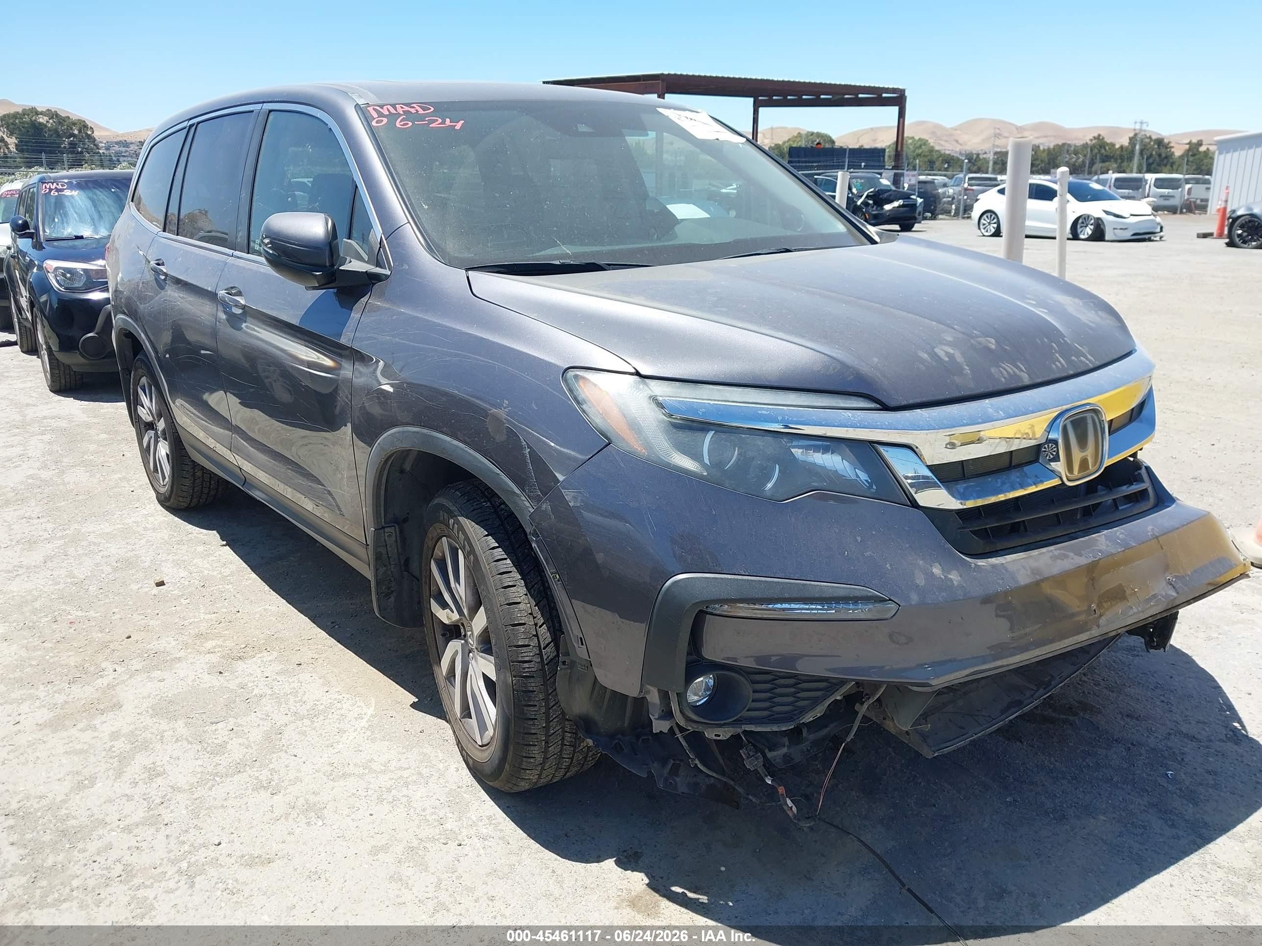2021 Honda Pilot EX-L, VIN 5FNYF5H58MB046178 — Перед