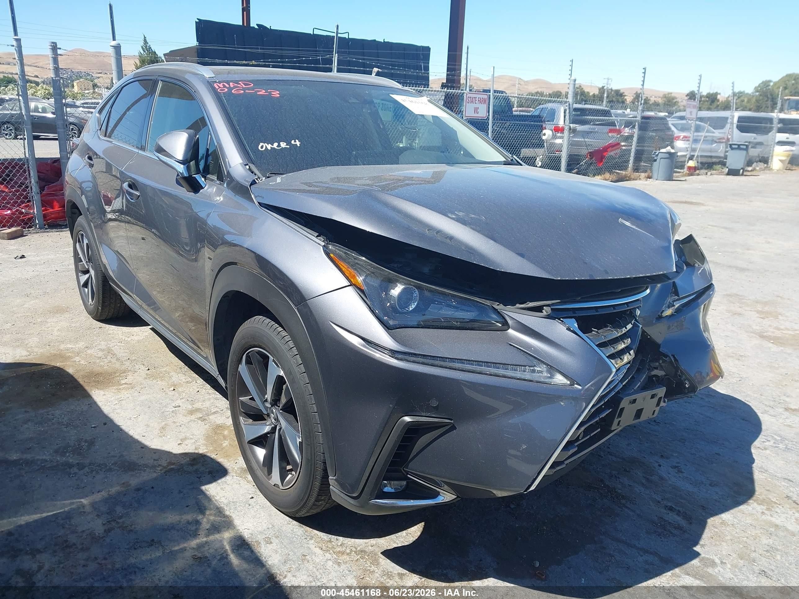 2021 Lexus NX 300, VIN JTJGARBZ2M2180049 — Перед