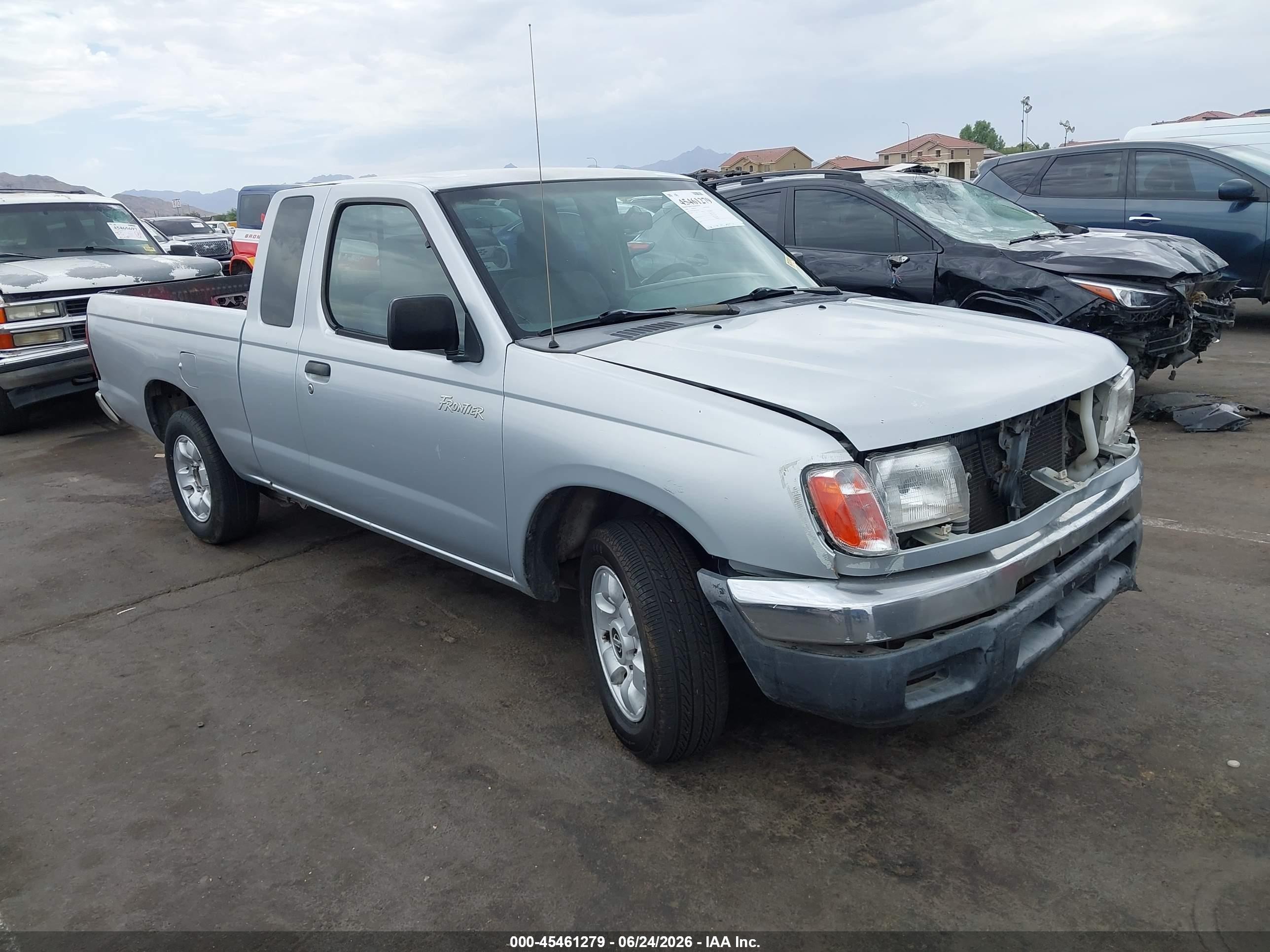 2000 Nissan Frontier XE, VIN 1N6DD26S3YC435256 — Front end