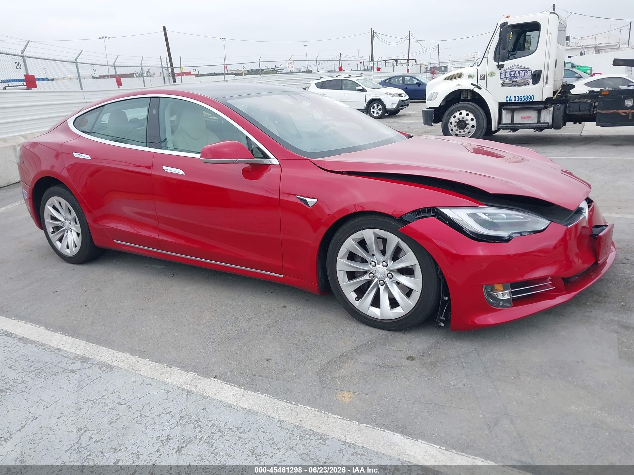 2018 Tesla Model S 75D, VIN 5YJSA1E21JF276146 — Front end