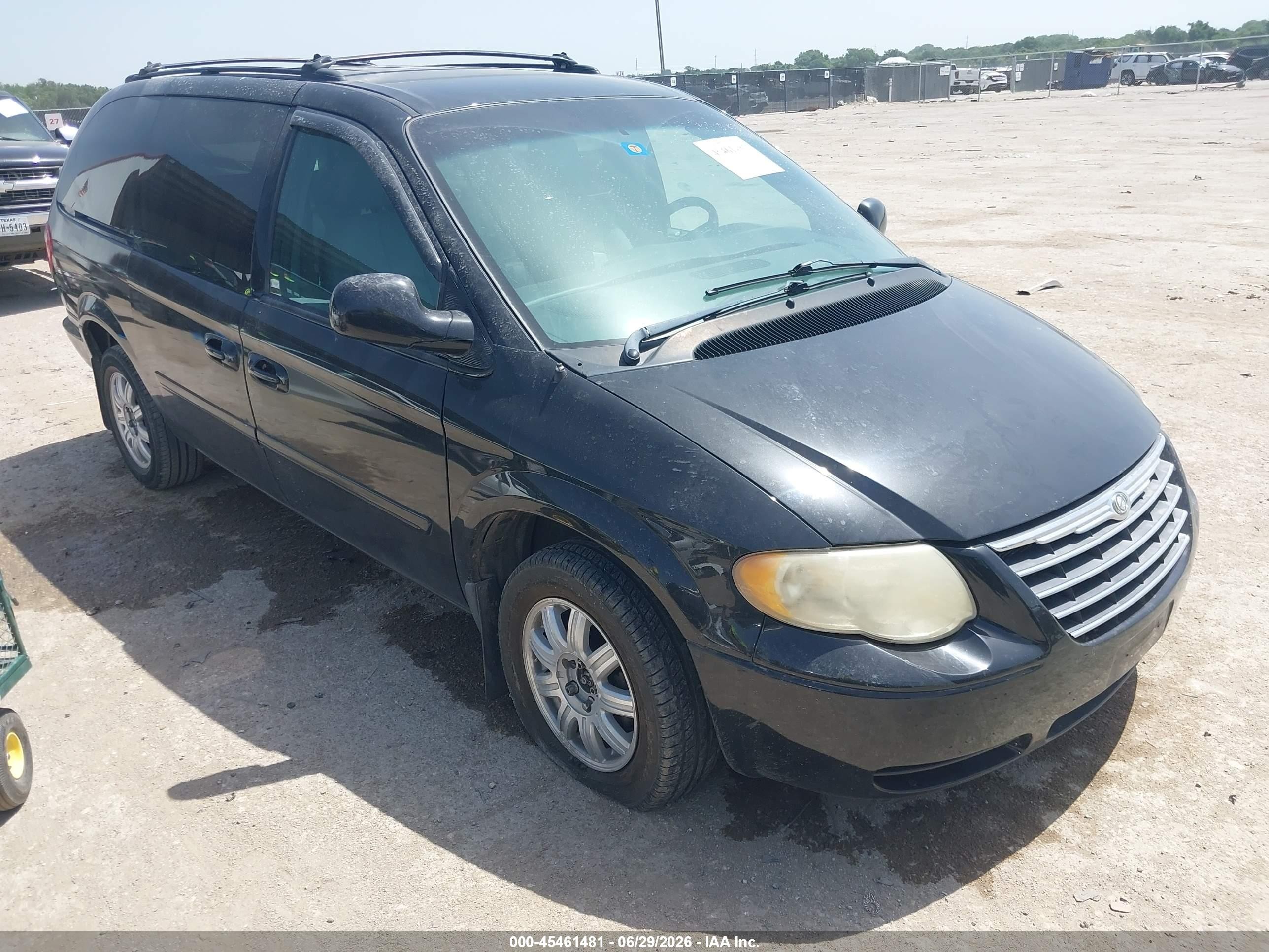 2005 Chrysler Town & Country LX, VIN 2C4GP44R85R179752 — Vandalism