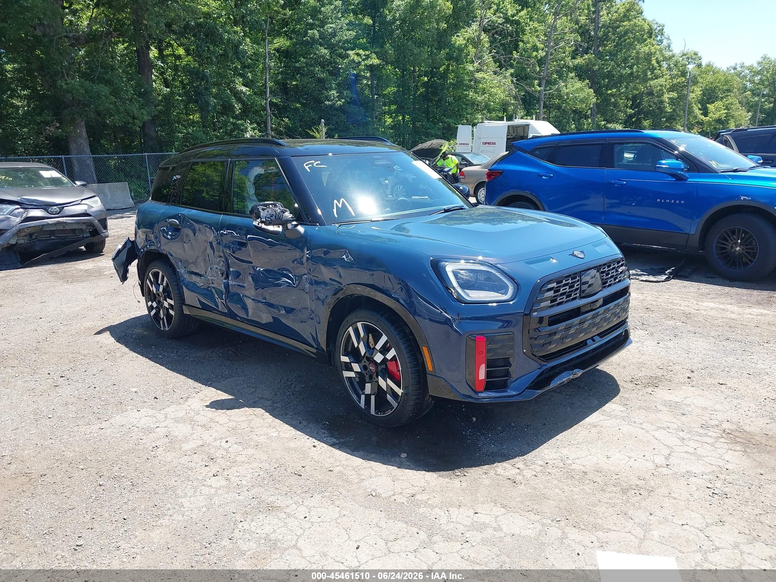 2026 MINI Countryman John Cooper Works, VIN WMZ33GA02T7U77682 — Бок