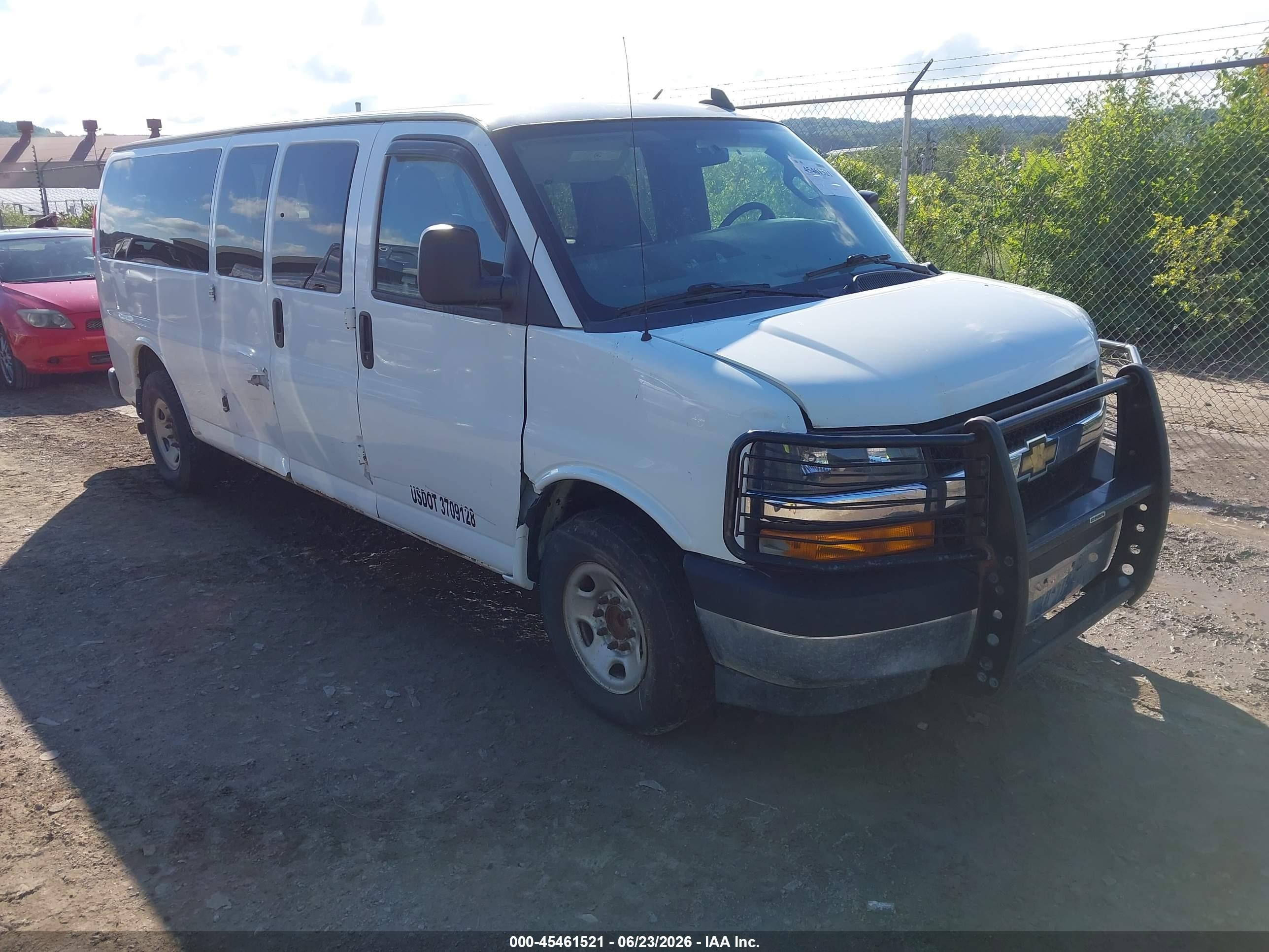 2017 Chevrolet Express Passenger LT, VIN 1GAZGPFGXH1340805 — Normal wear