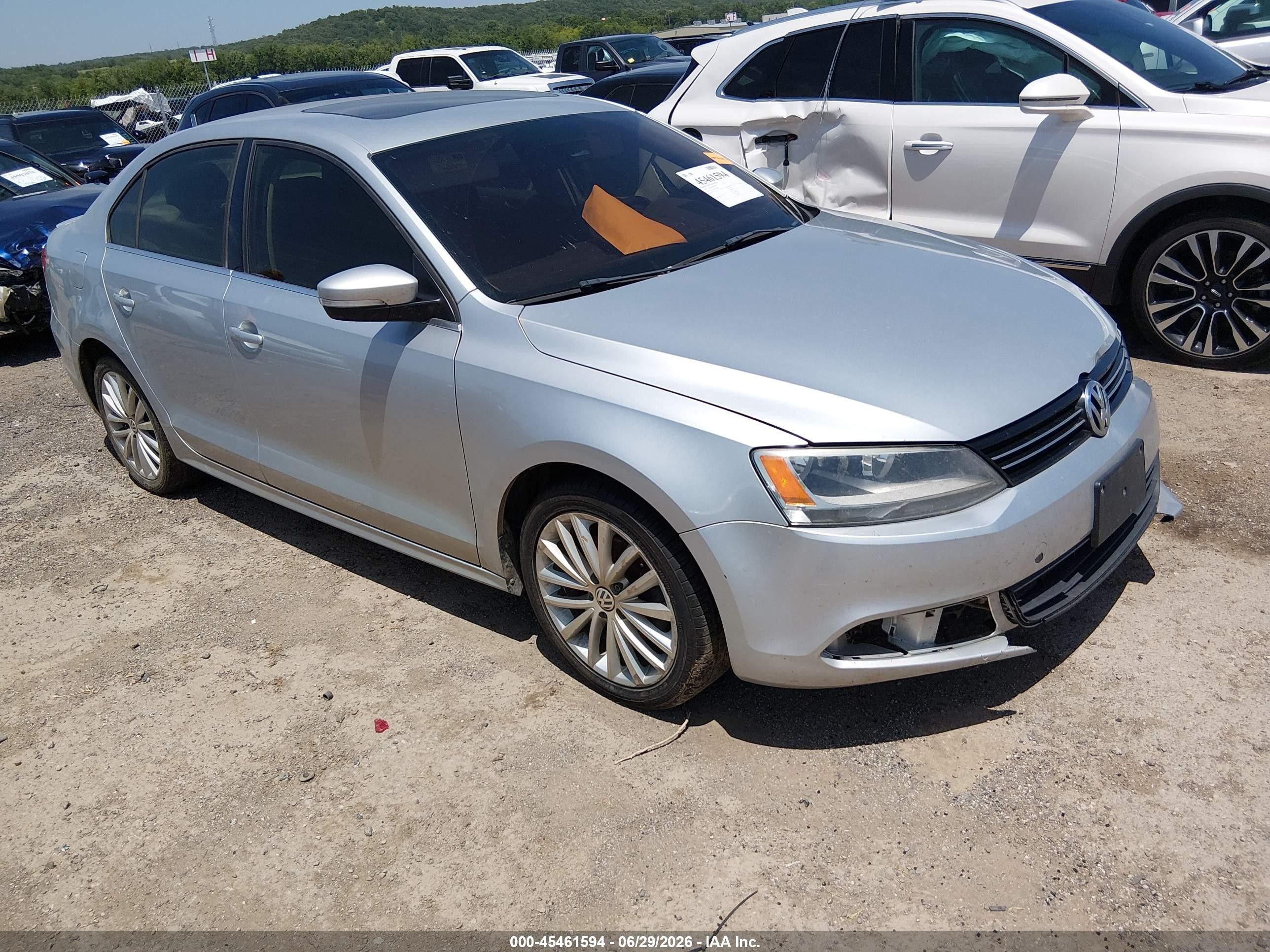 2013 Volkswagen Jetta TDI w/Premium/Nav, VIN 3VWLL7AJ2DM419598 — Front end