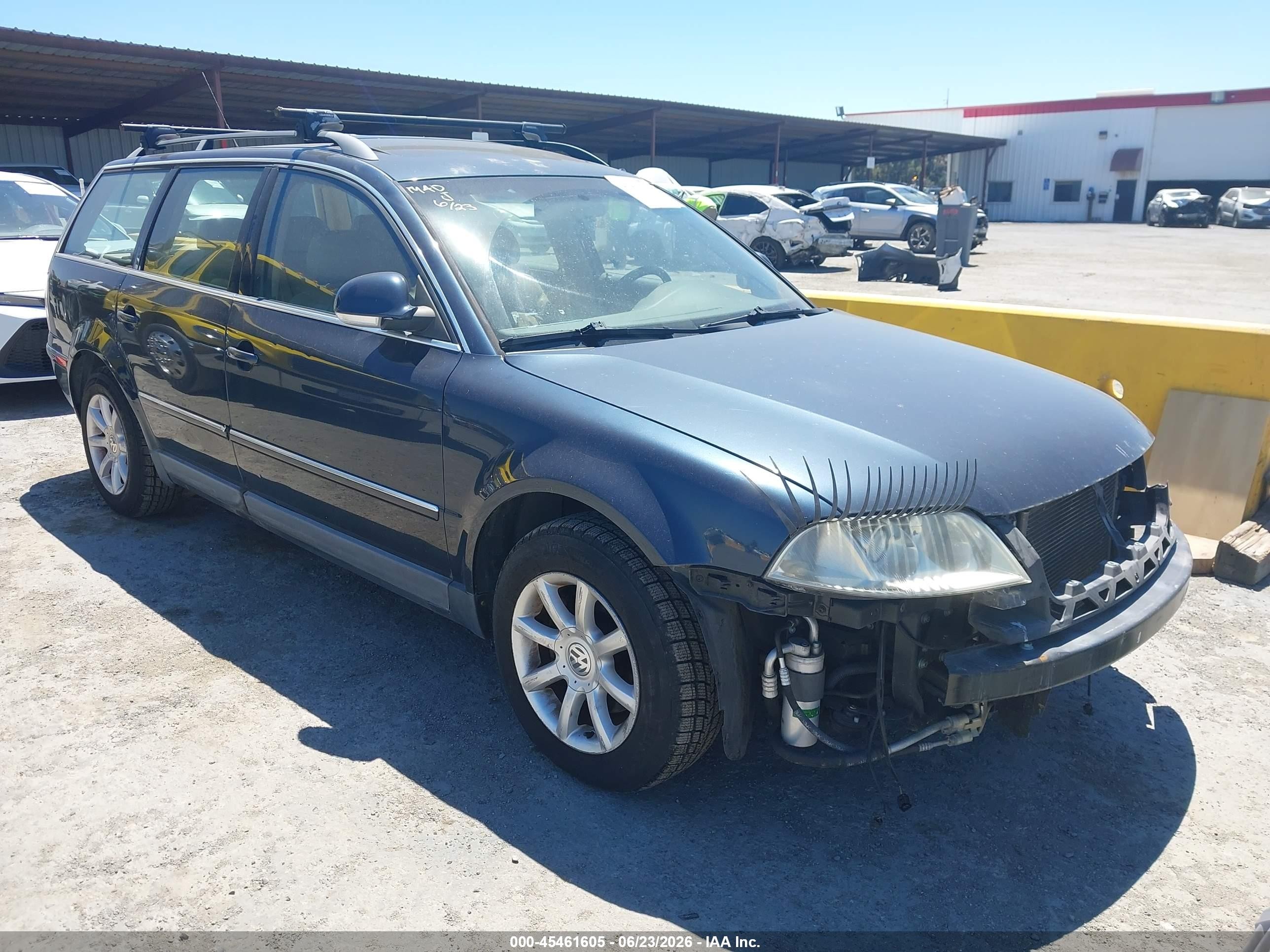 2004 Volkswagen Passat GLS, VIN WVWVD63B04E294082 — Front end
