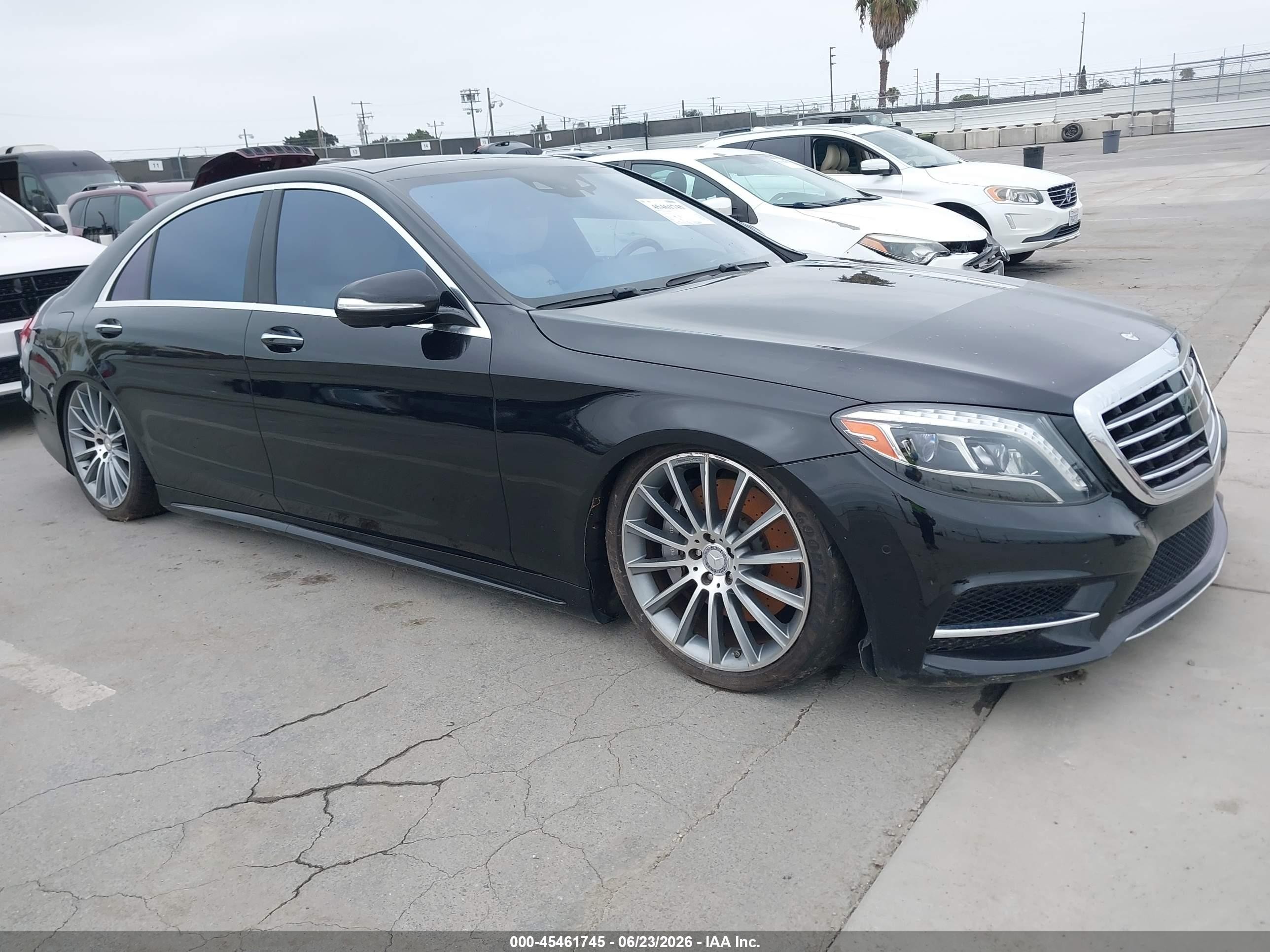 2015 Mercedes-Benz S 550, VIN WDDUG8CB4FA180326 — Фото с аукциона 1 of 5