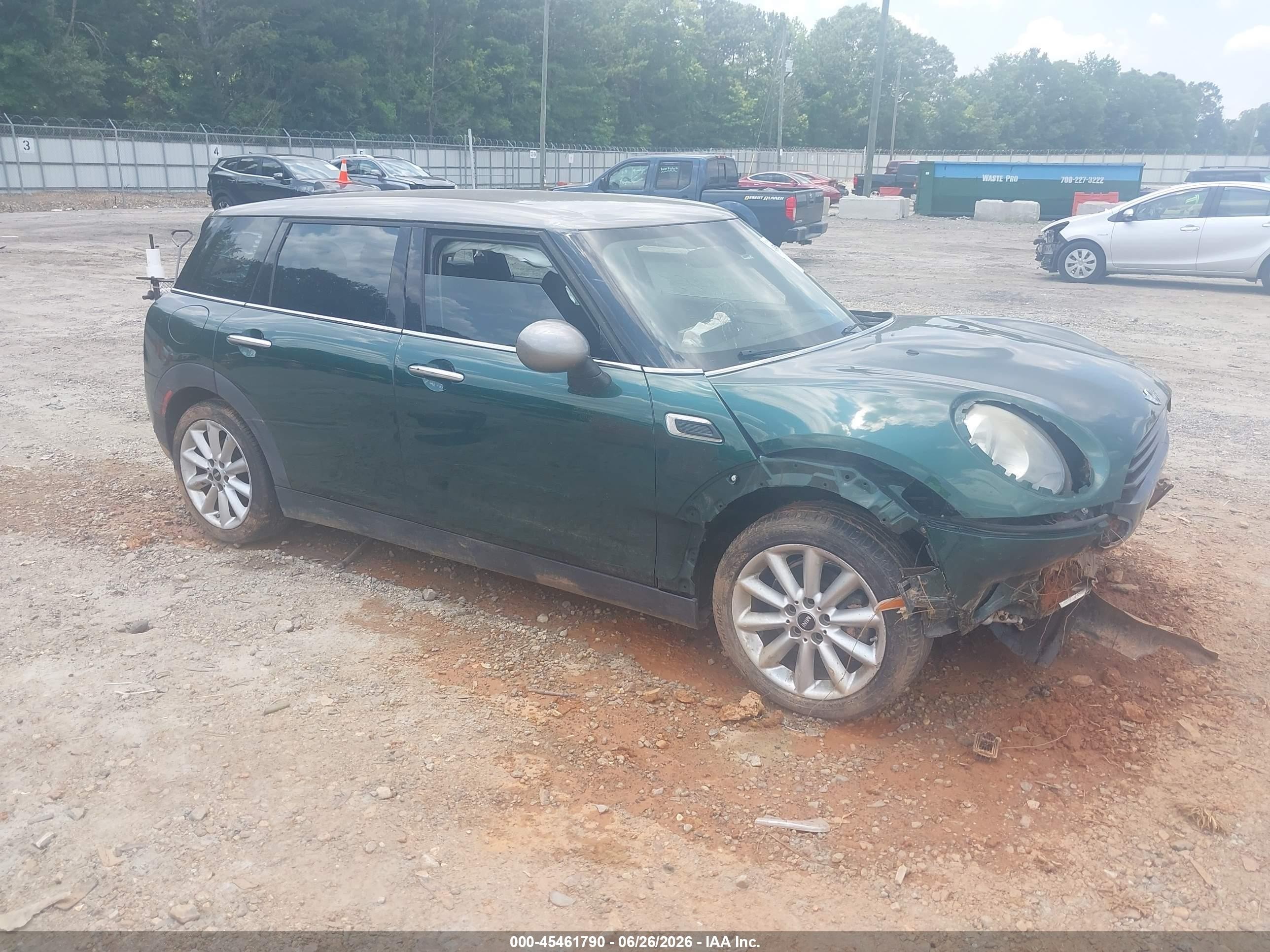 2016 MINI Clubman, VIN WMWLN5C59G2B28156 — Front end