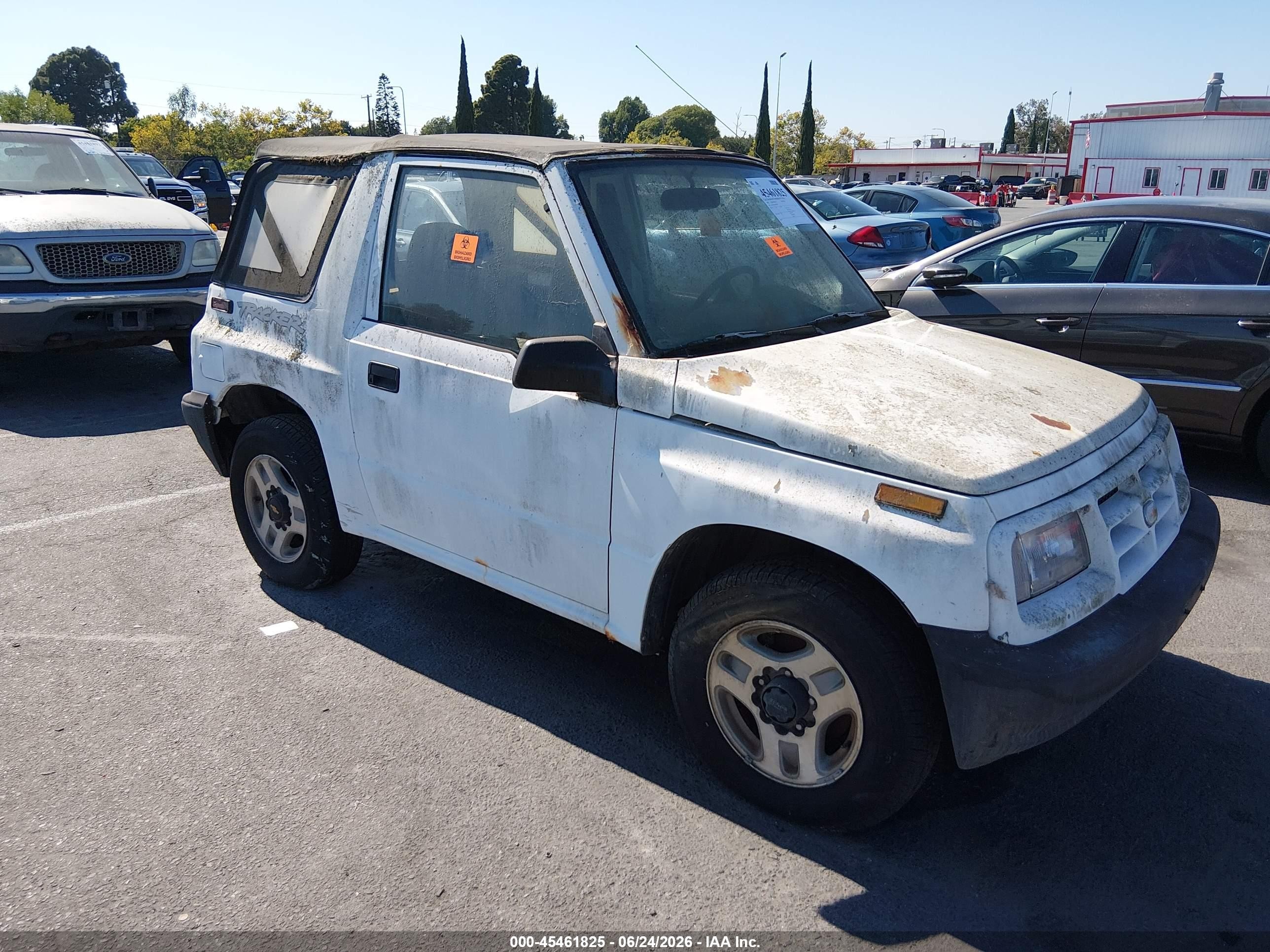1998 Chevrolet Tracker, VIN 2CNBJ1863W6907986 — Normal wear
