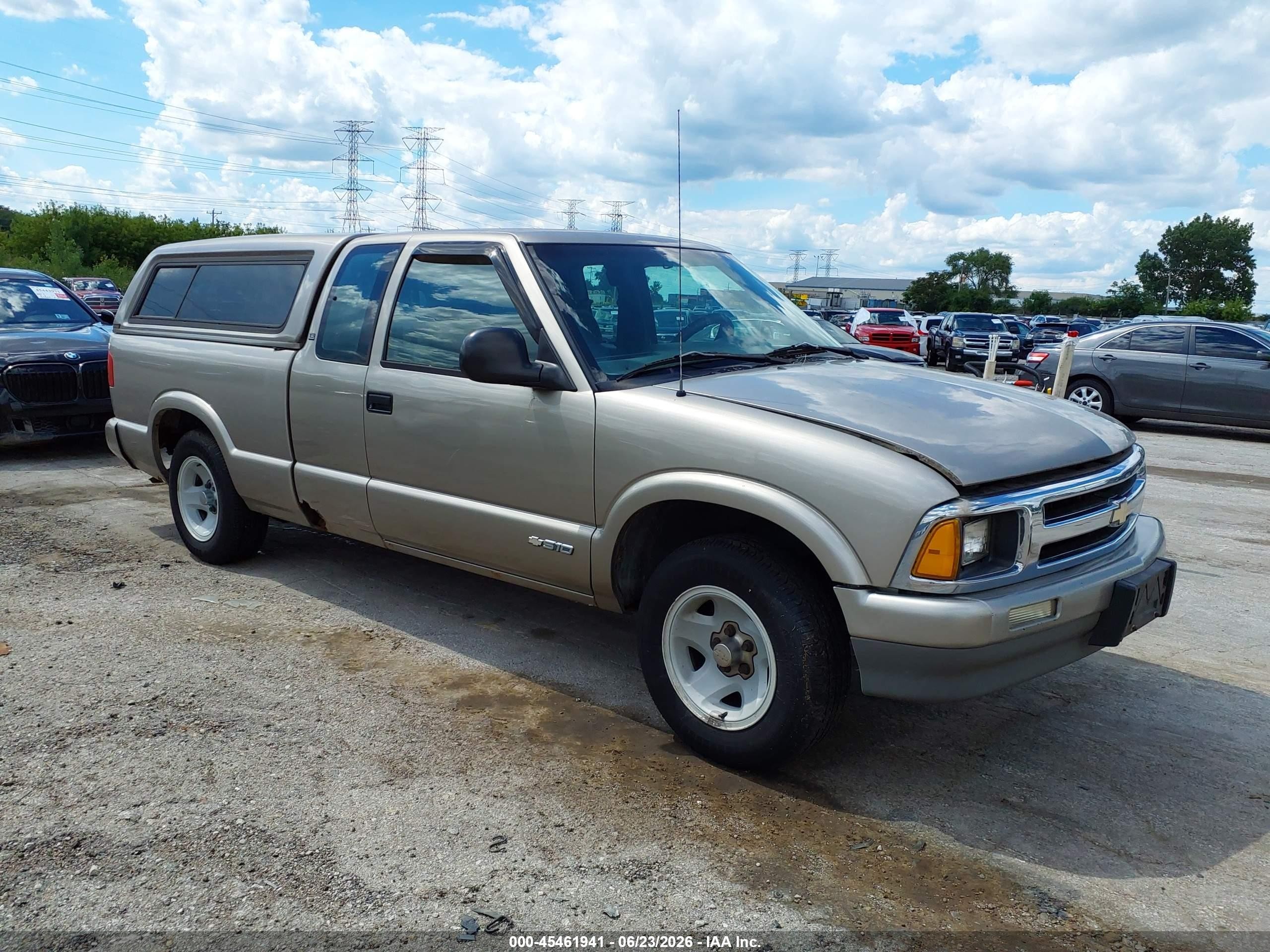 1997 Chevrolet S-10 LS, VIN 1GCCS19X7V8192748 — Normal wear