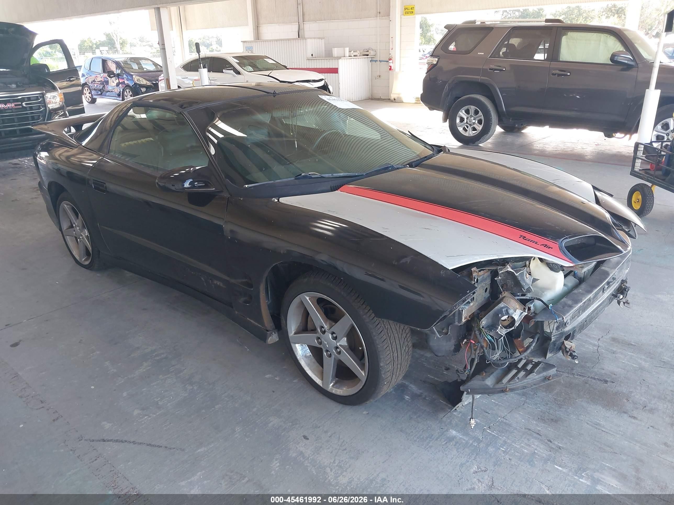 2000 Pontiac Firebird Formula, VIN 2G2FV22G9Y2173998 — Front end