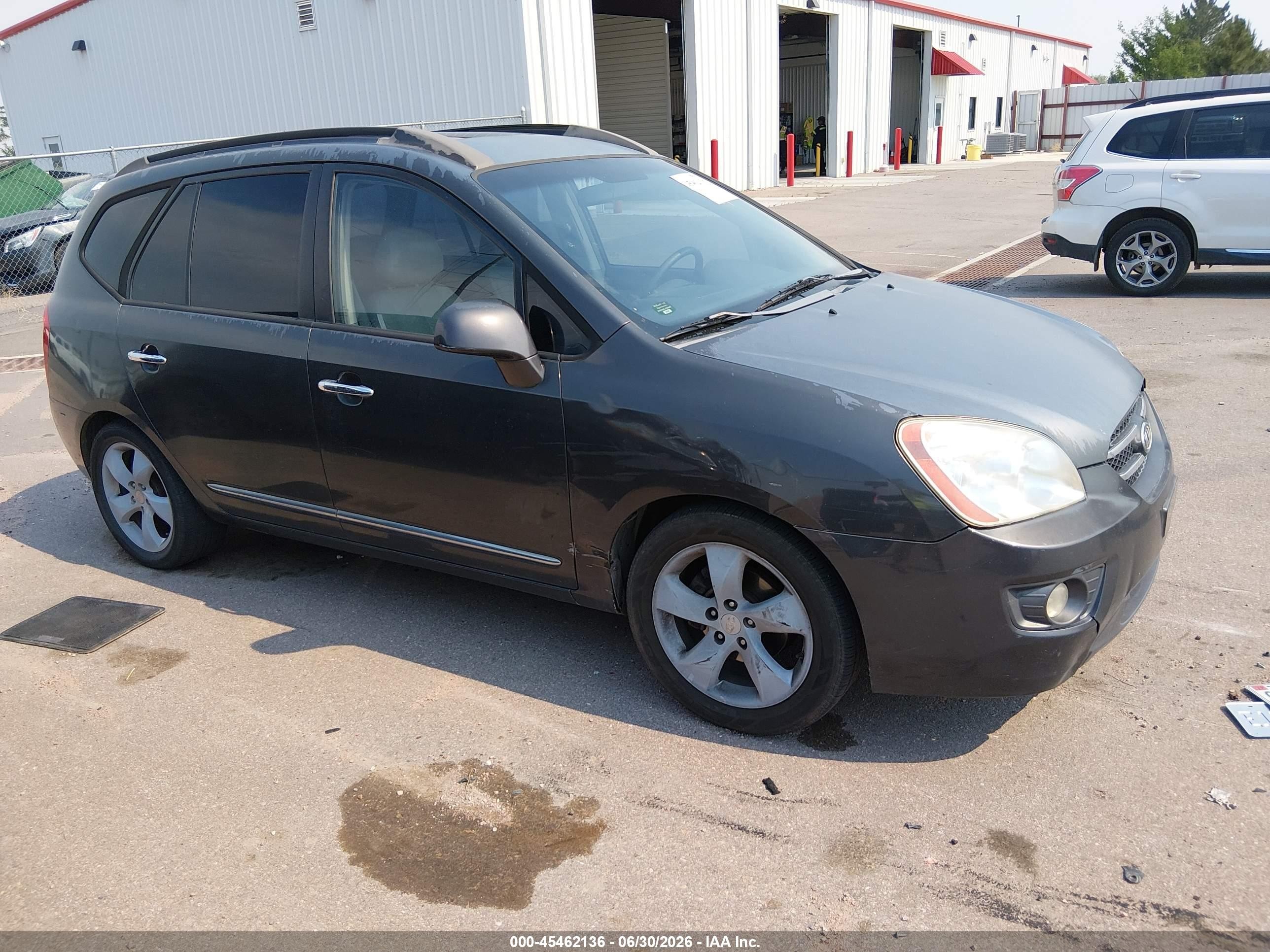 2007 Kia Rondo LX, VIN KNAFG526677104575 — Rear end