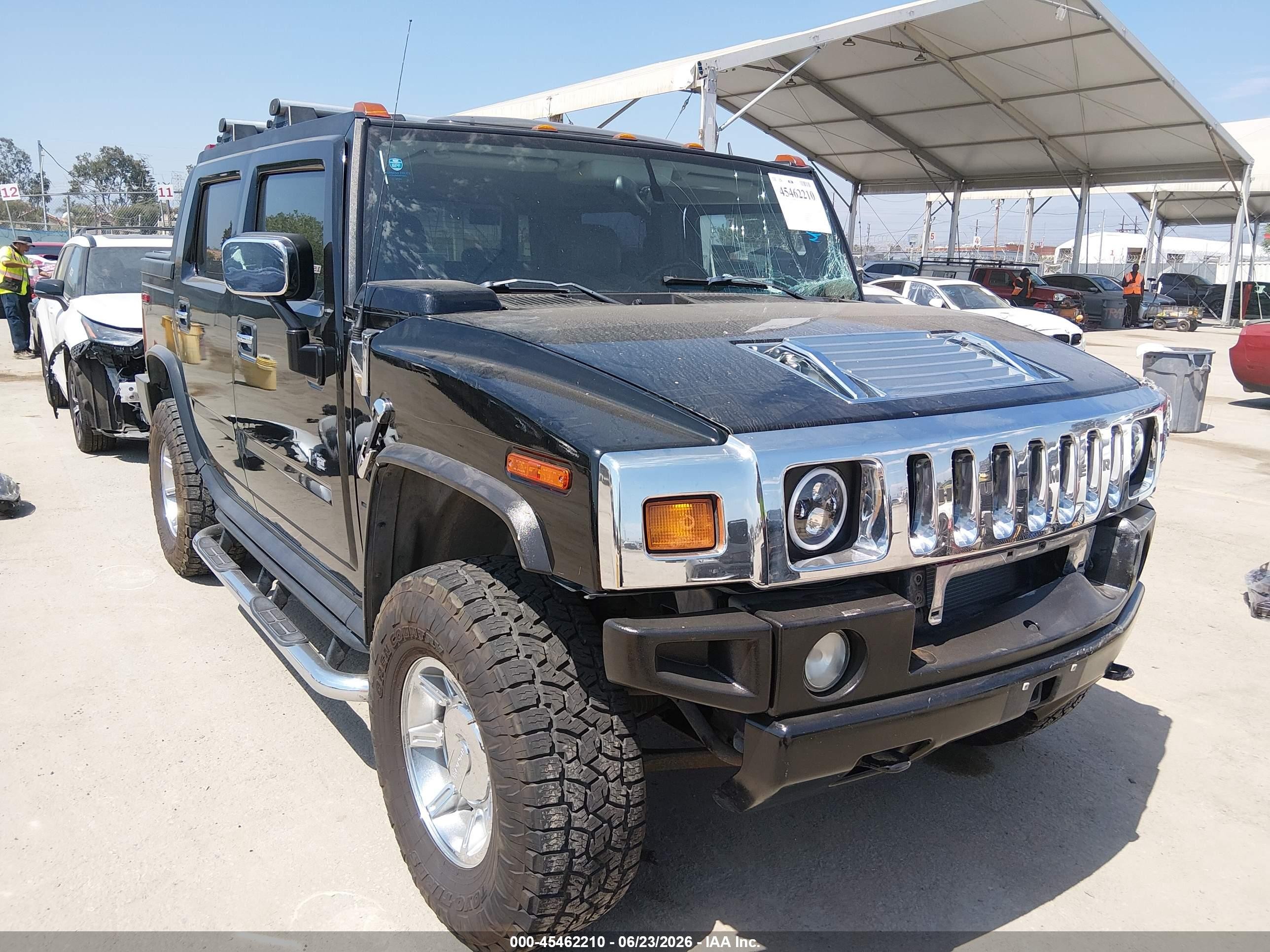 2005 Hummer H2 SUT, VIN 5GRGN22U15H128668 — Front end