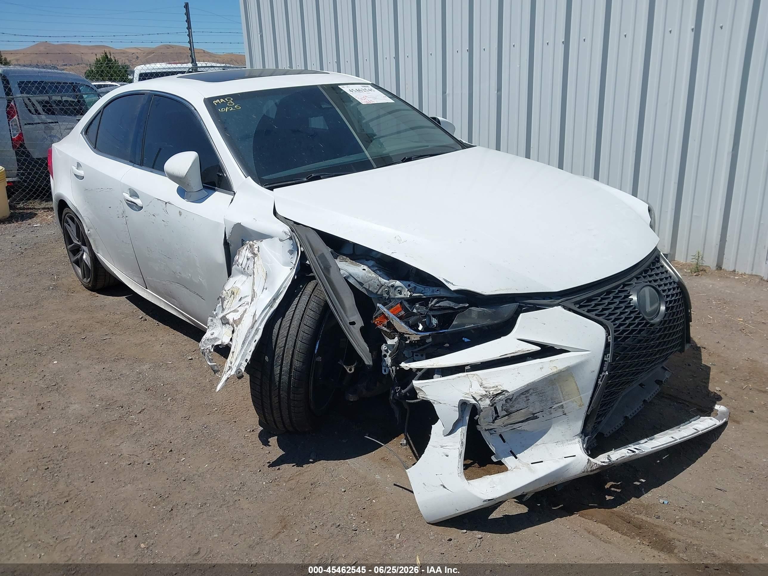 2017 Lexus IS 200t, VIN JTHBA1D26H5059896 — Перед