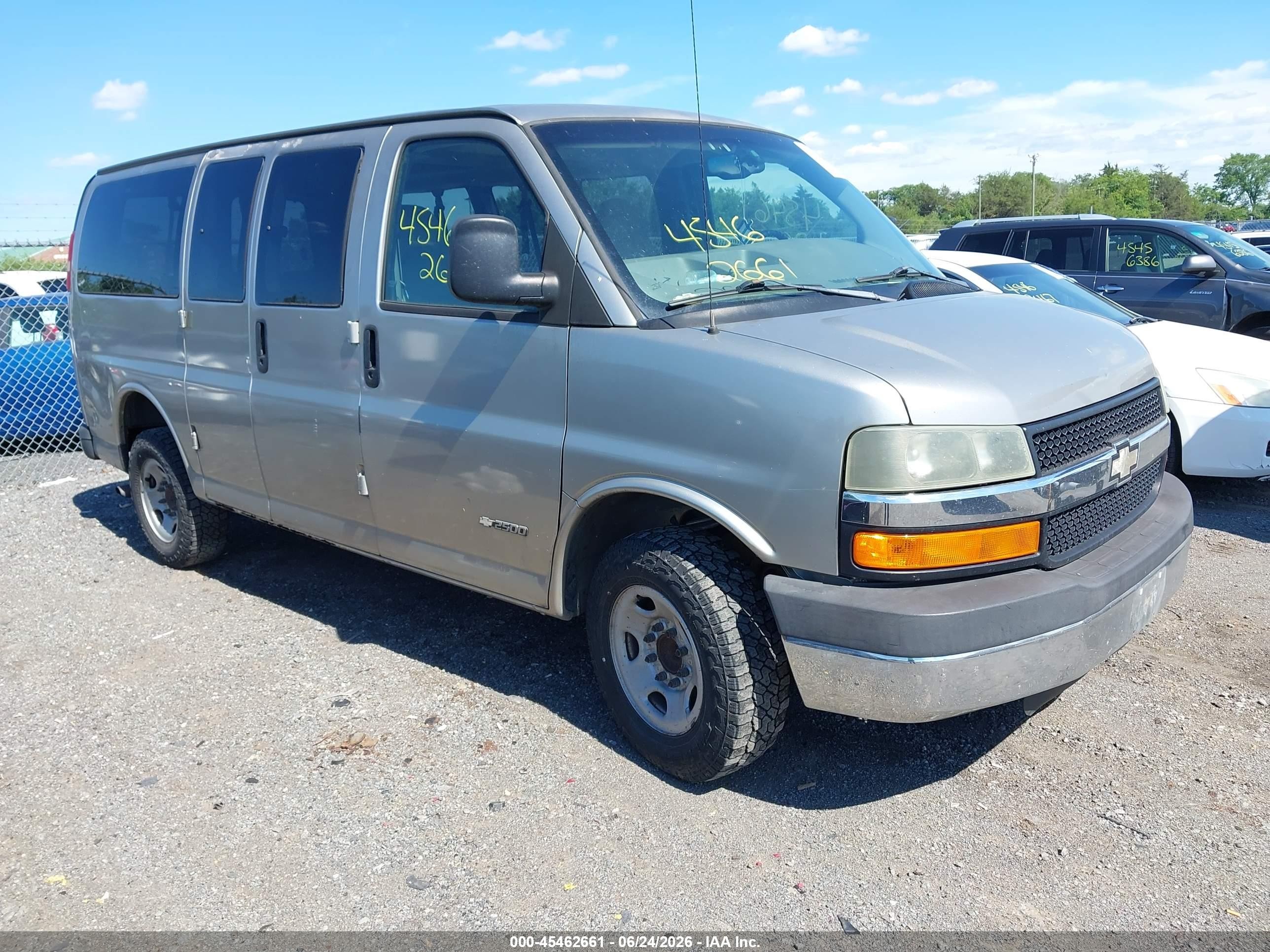 2003 Chevrolet Express Passenger, VIN 1GAGG25U531120417 — Normal wear