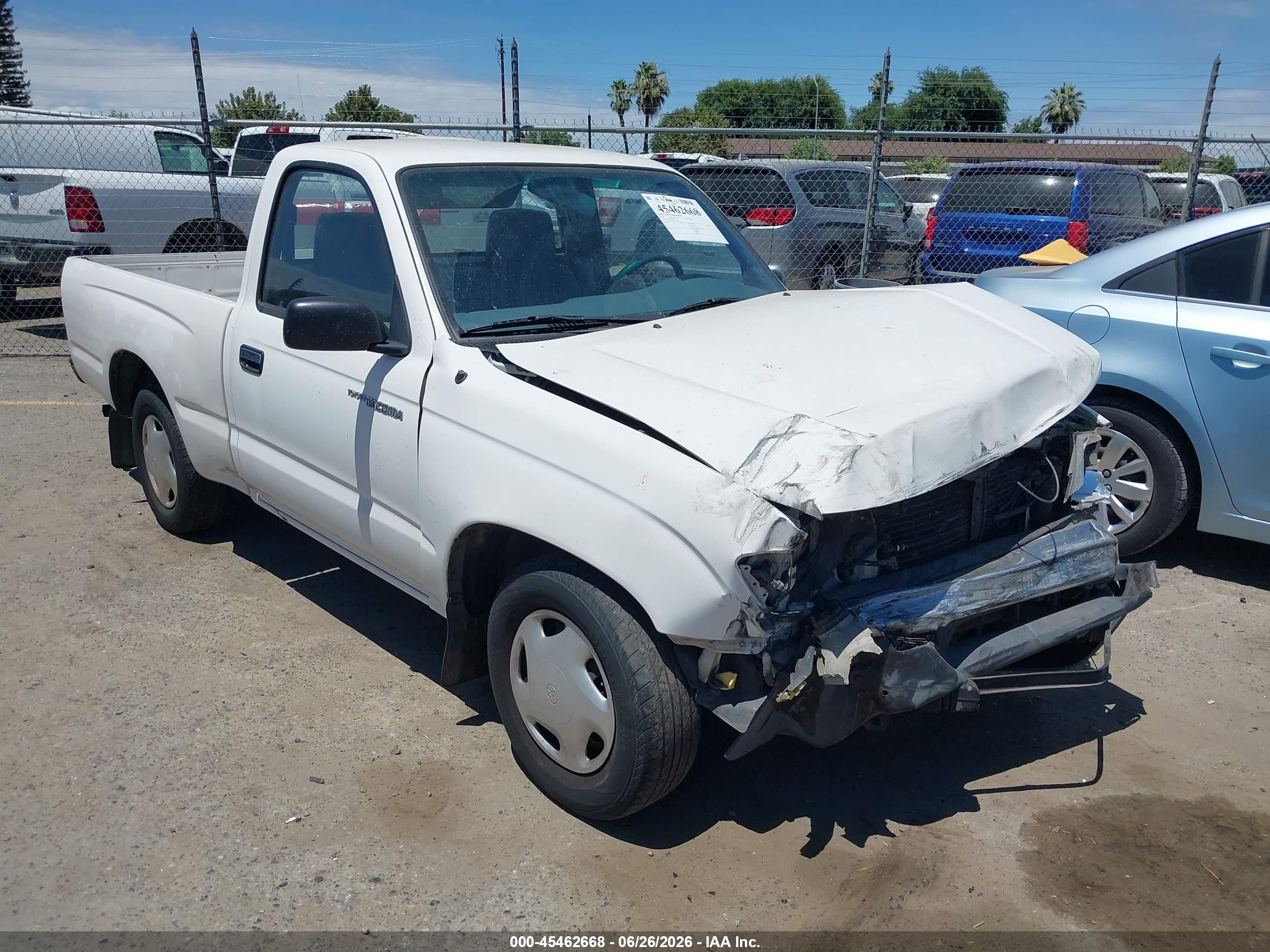 1999 Toyota Tacoma, VIN 4TANL42N1XZ510193 — Перед