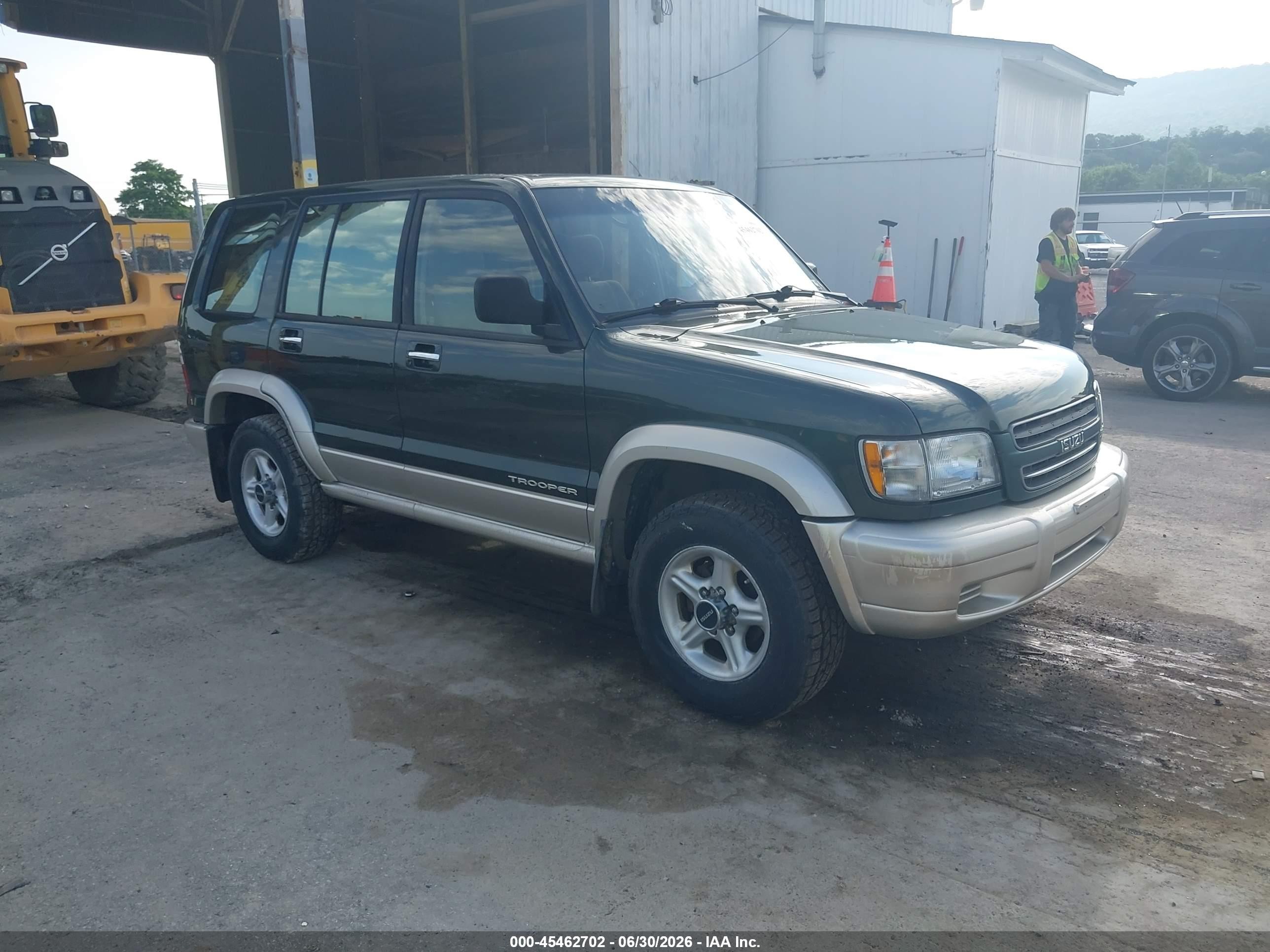 2002 Isuzu Trooper S, VIN JACDJ58XX27J00564 — Перед