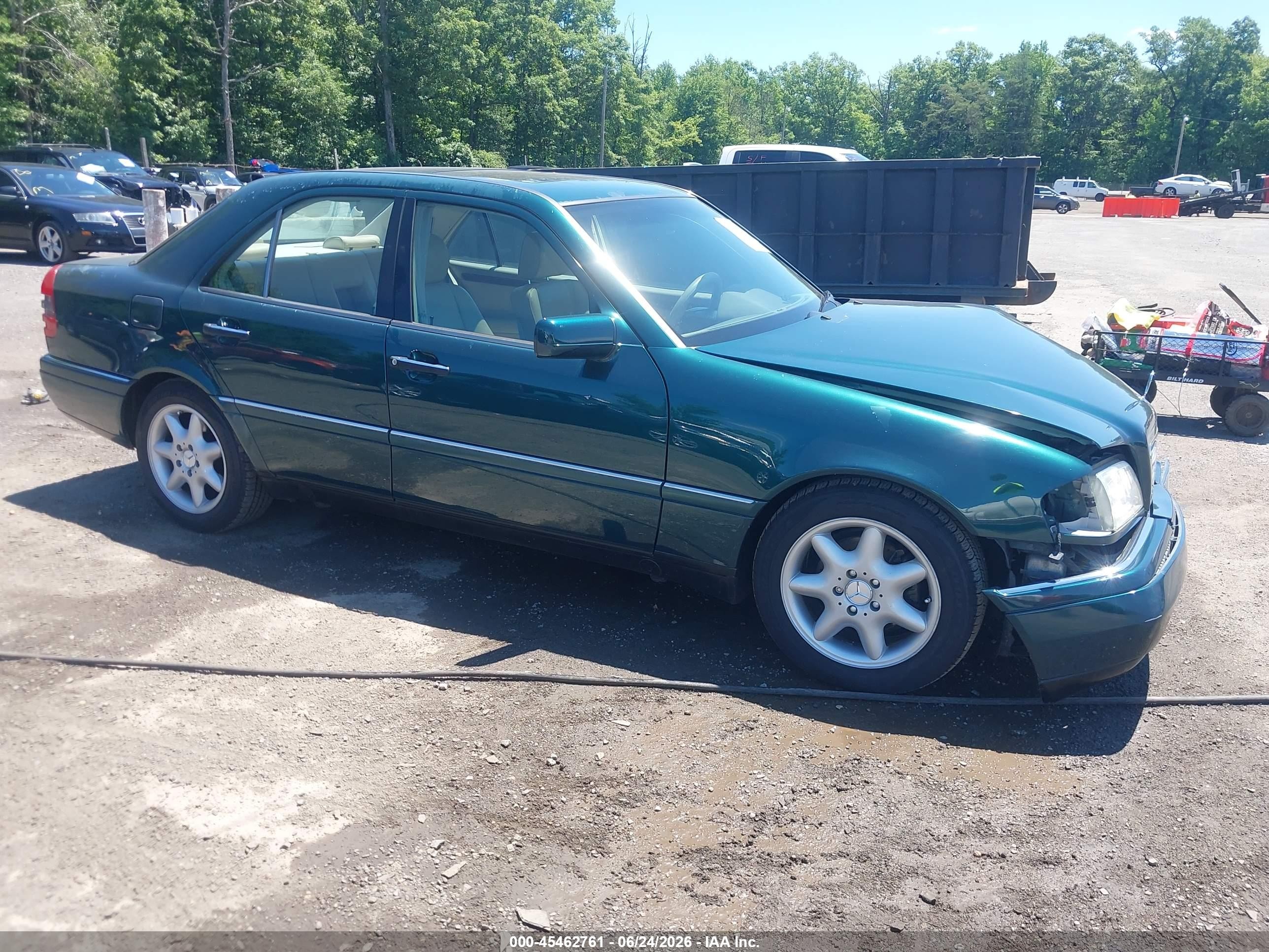 1997 Mercedes-Benz C 230/260/280/320, VIN WDBHA23E8VF520663 — Front end