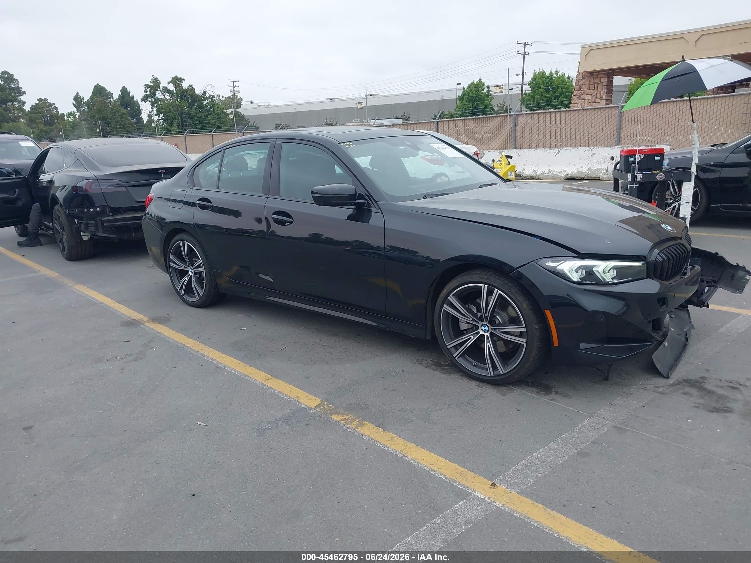 2023 BMW 3 Series 330i, VIN 3MW69FF05P8D76247 — Перед