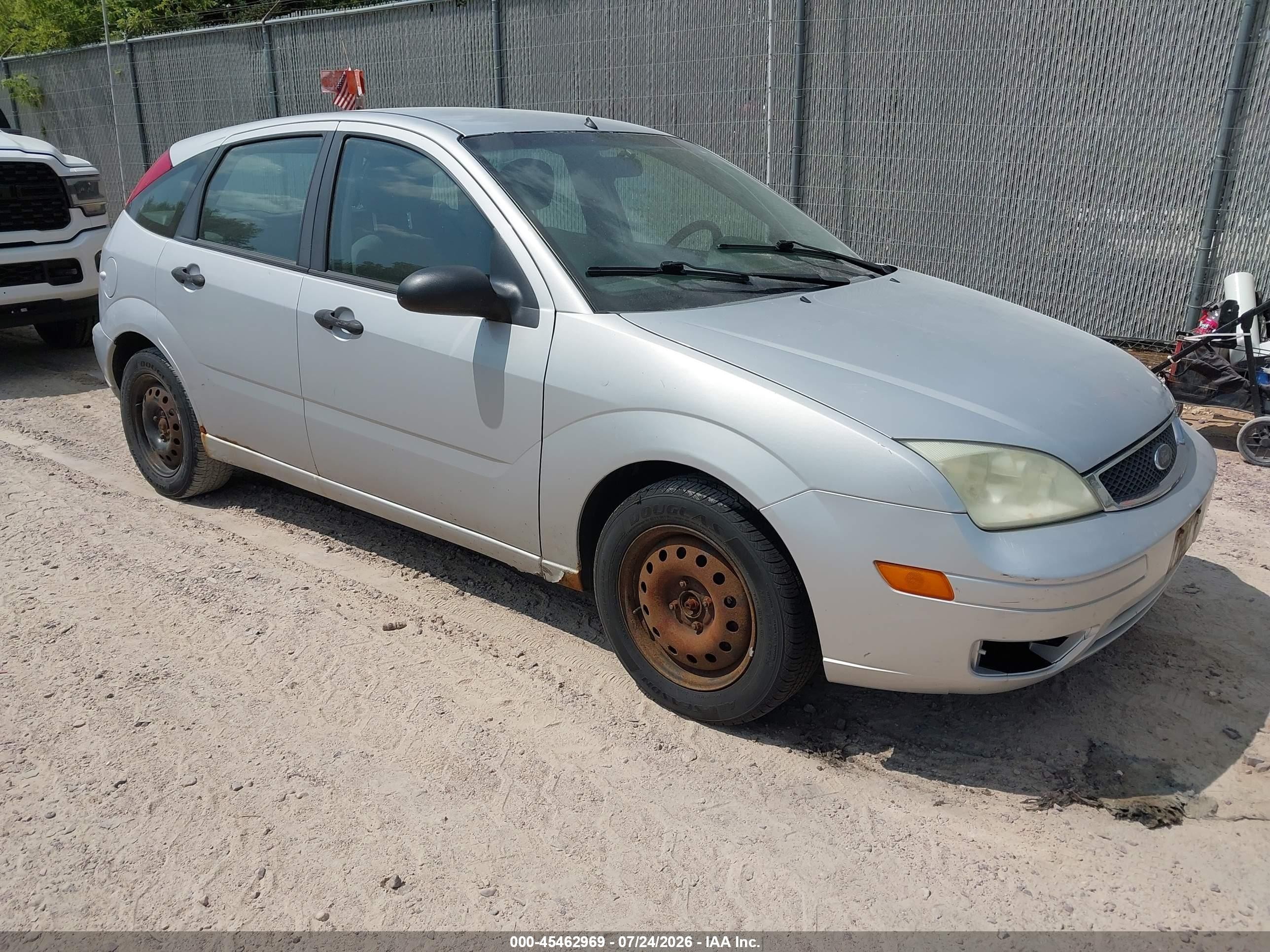 2005 Ford Focus S, VIN 3FAFP37N25R109971 — Normal wear