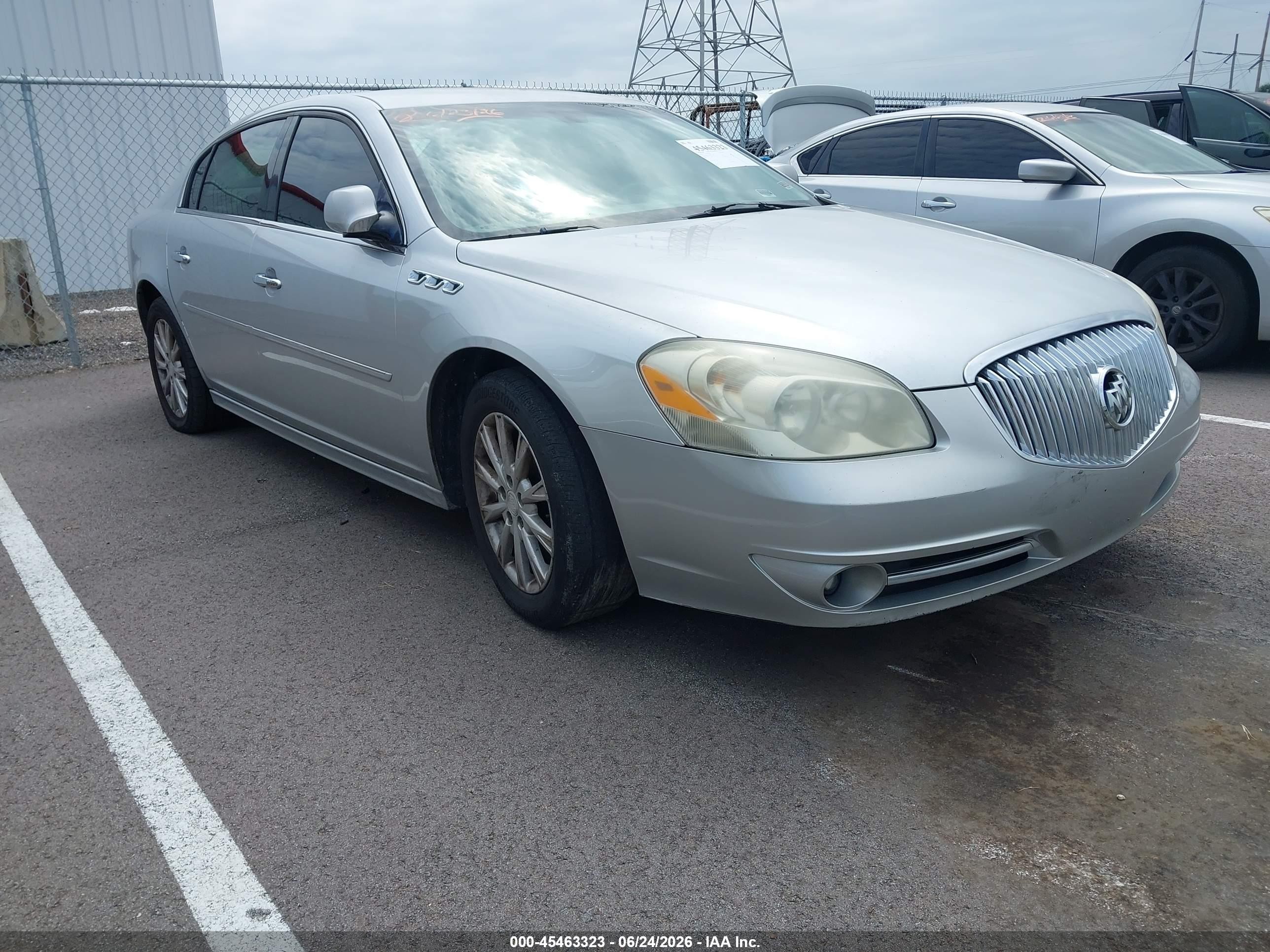 2010 Buick Lucerne CXL, VIN 1G4HC5EM8AU131282 — Normal wear
