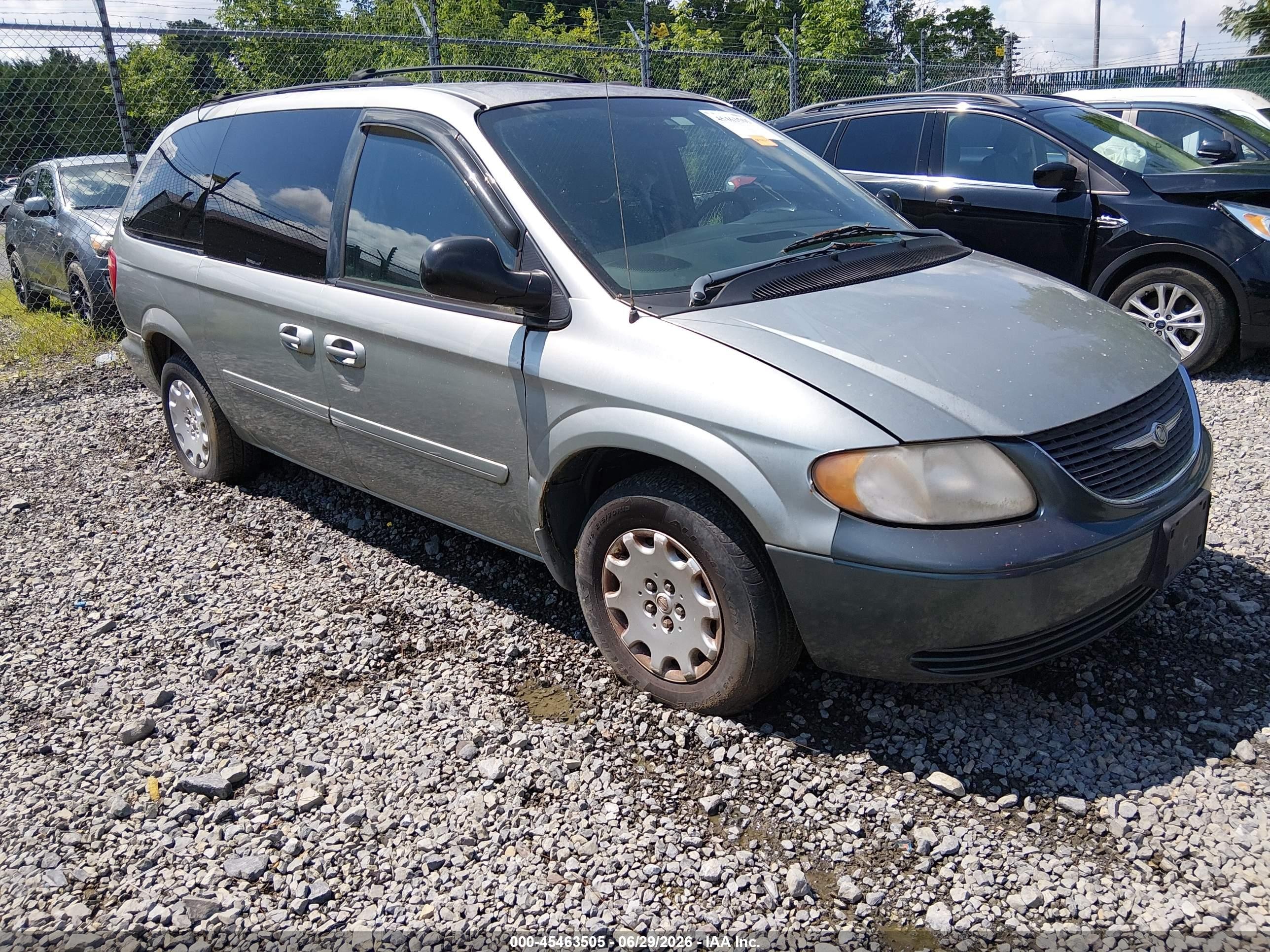 2004 Chrysler Town & Country LX, VIN 2C4GP44R74R589358 — Normal wear