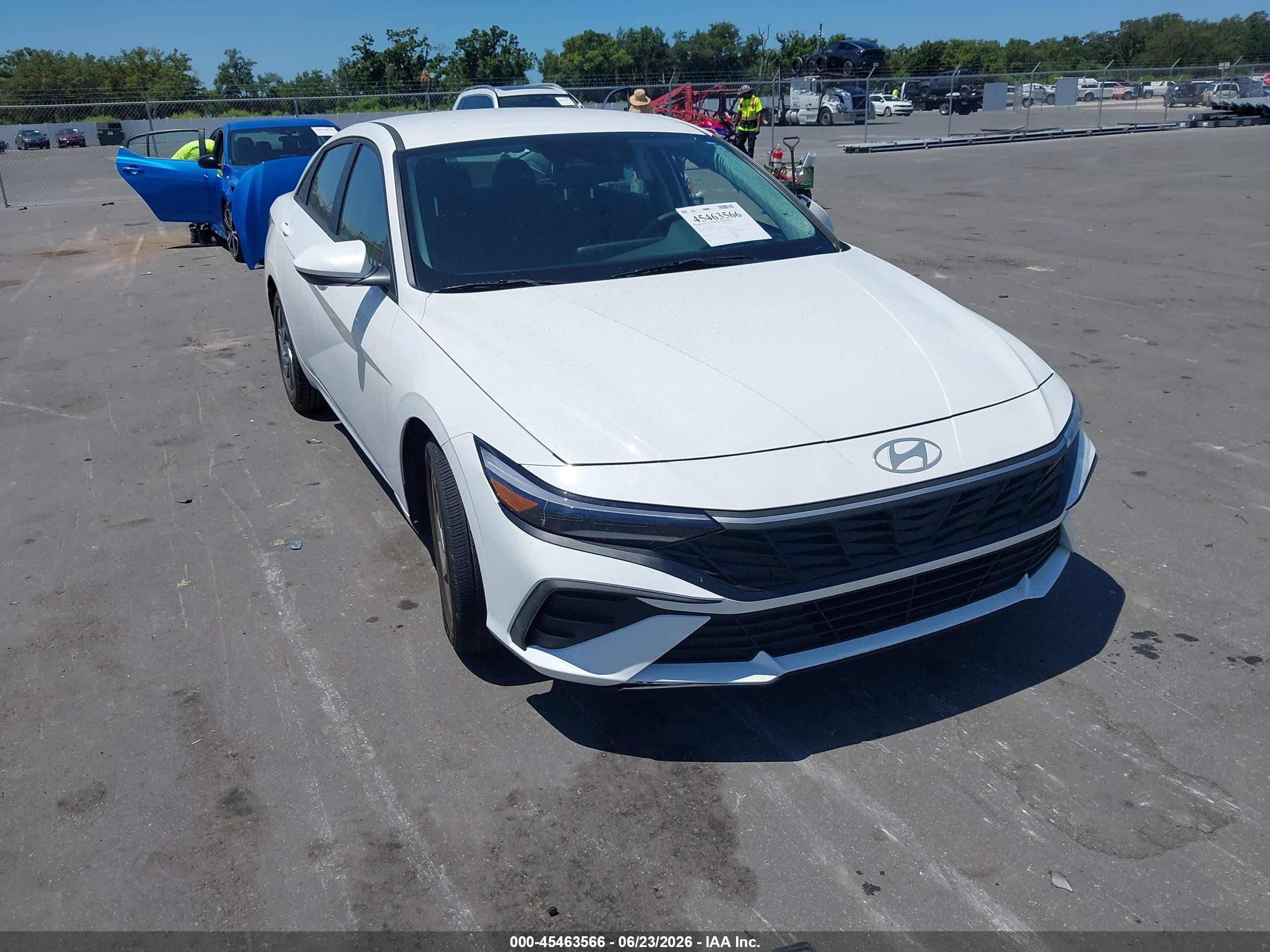 2024 Hyundai Elantra SEL, VIN KMHLM4DG5RU719116 — Front end
