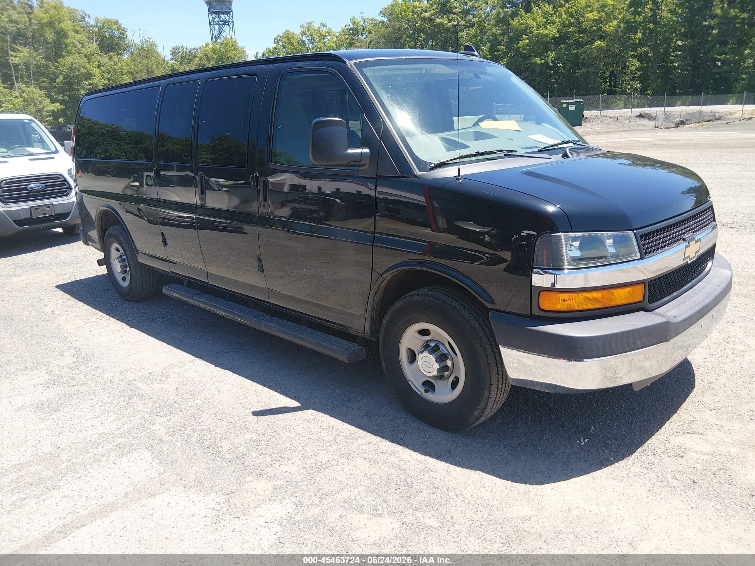 2016 Chevrolet Express Passenger LT, VIN 1GAZGPFF8G1314967 — Normal wear