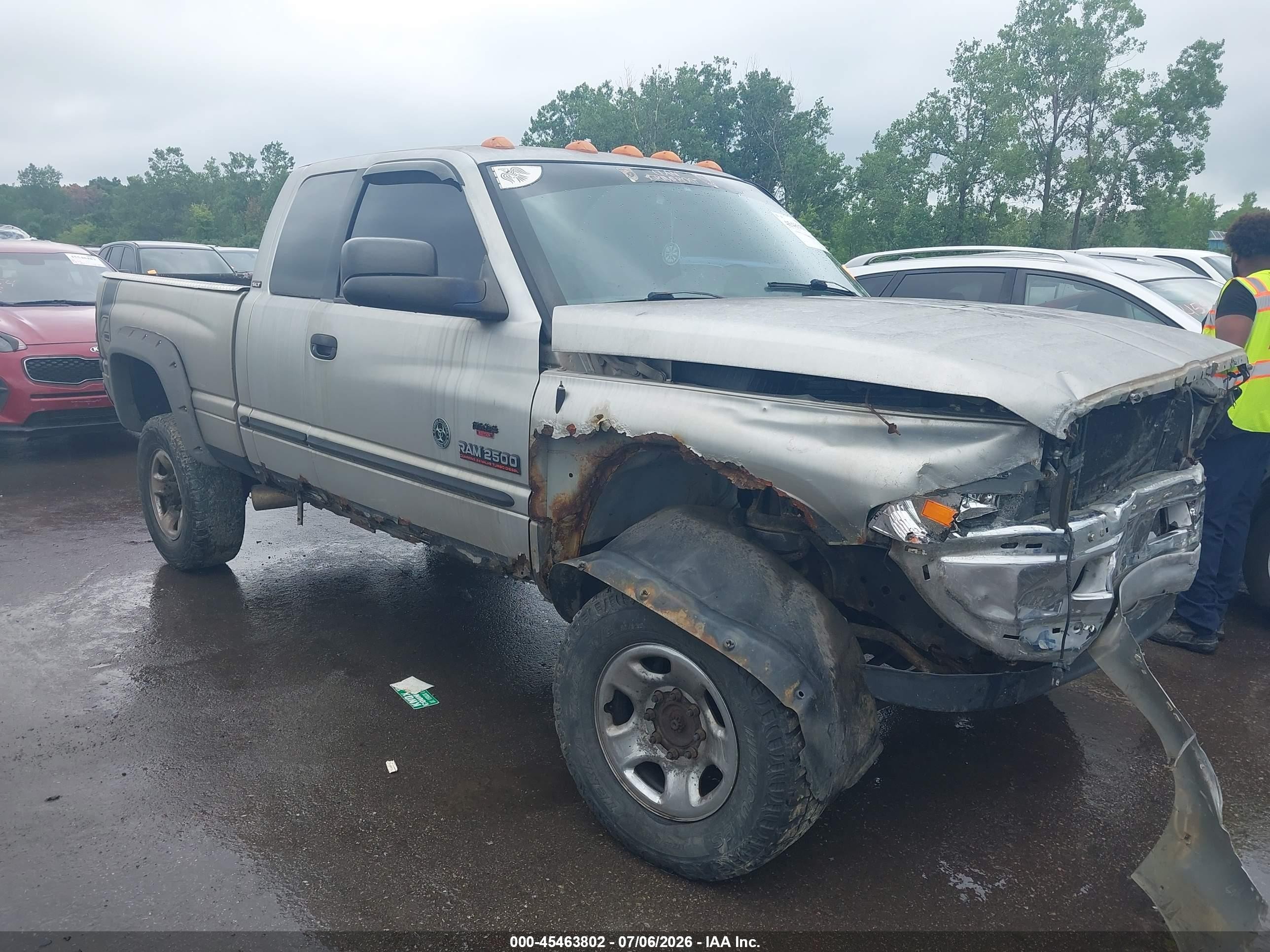 2001 Dodge 2500, VIN 3B7KF23661G169214 — Front end