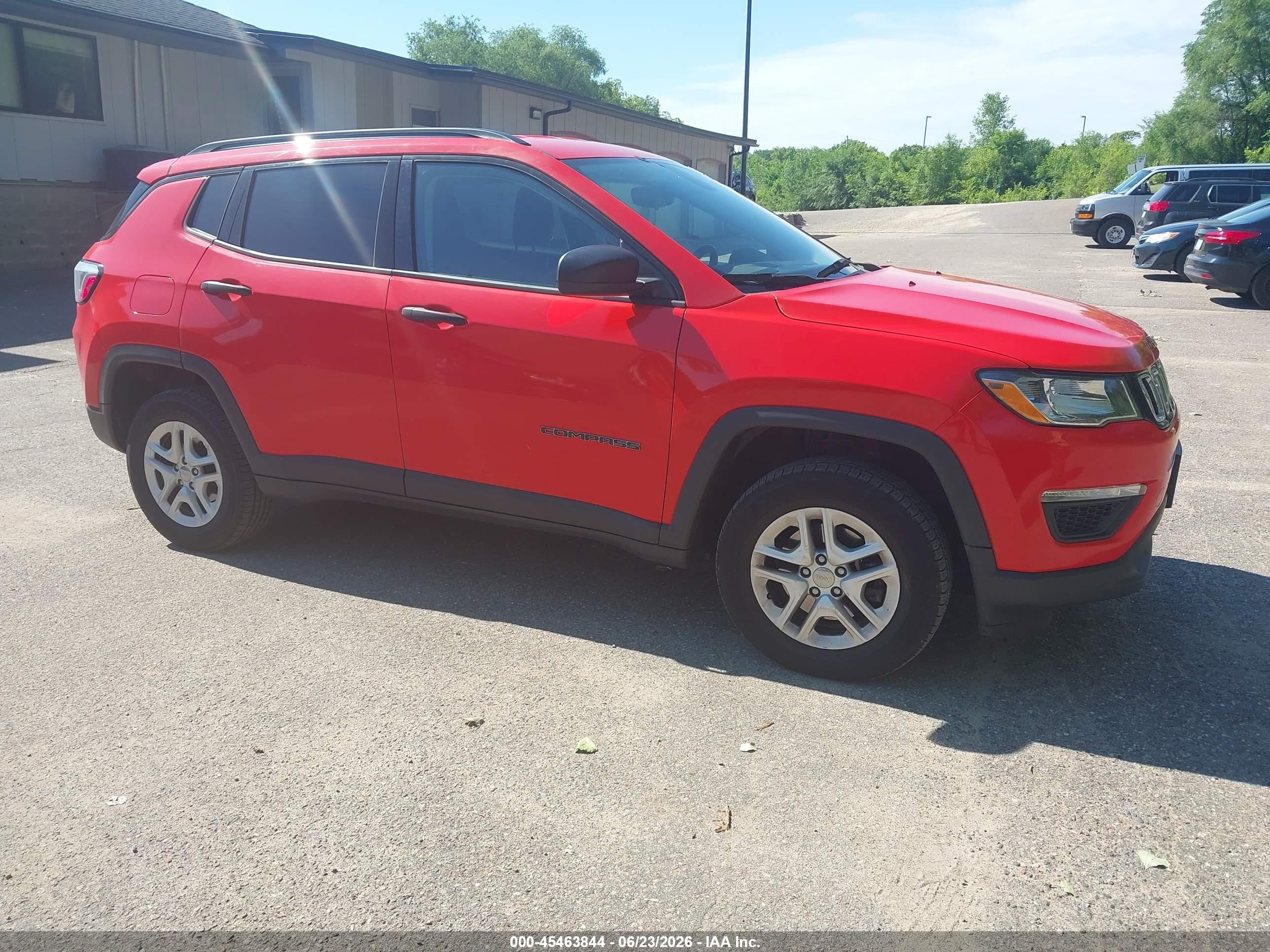 2018 Jeep Compass Sport, VIN 3C4NJDAB2JT392235 — Normal wear