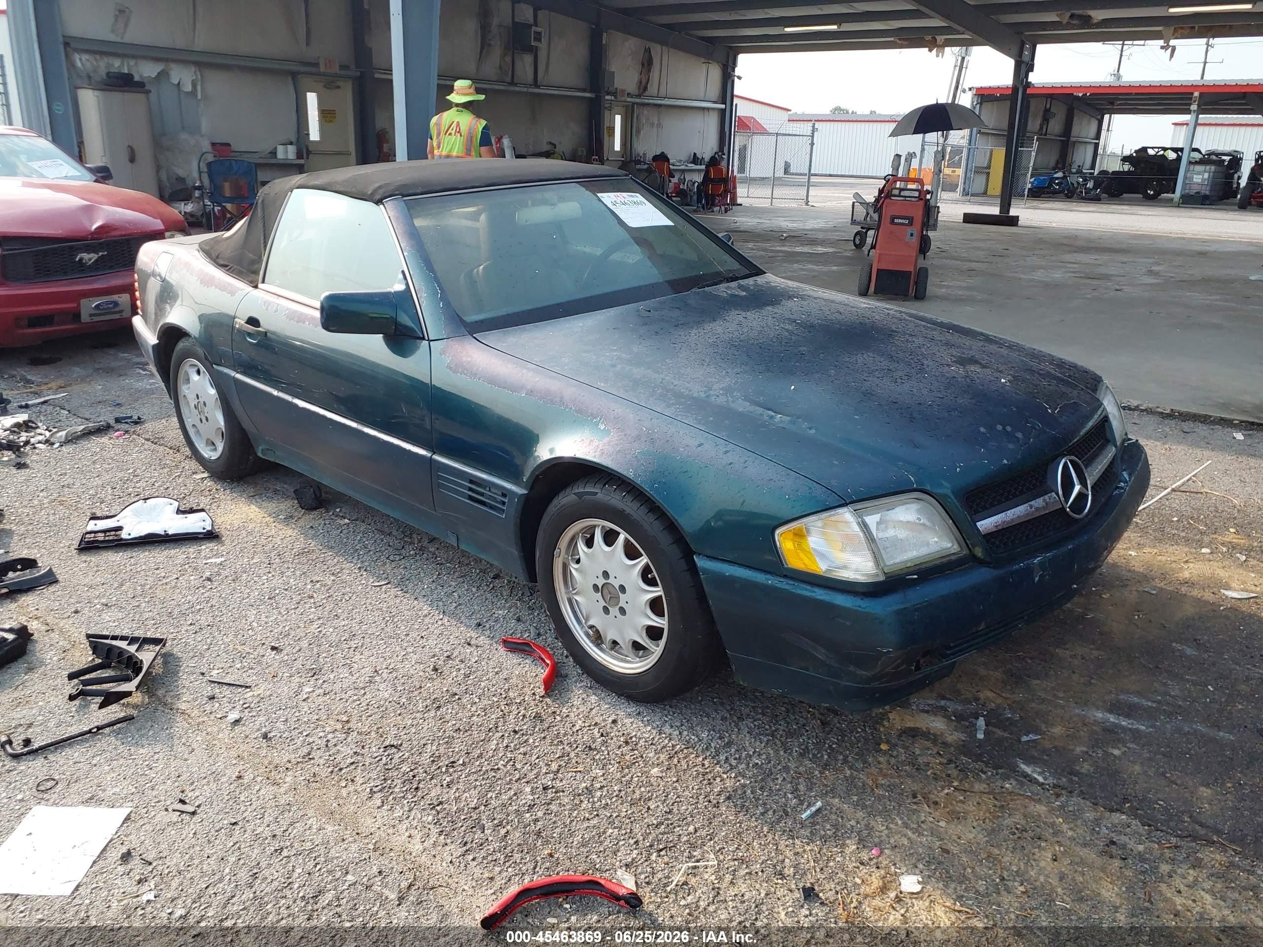 1995 Mercedes-Benz SL 5.0L, VIN WDBFA67E2SF125754 — Normal wear
