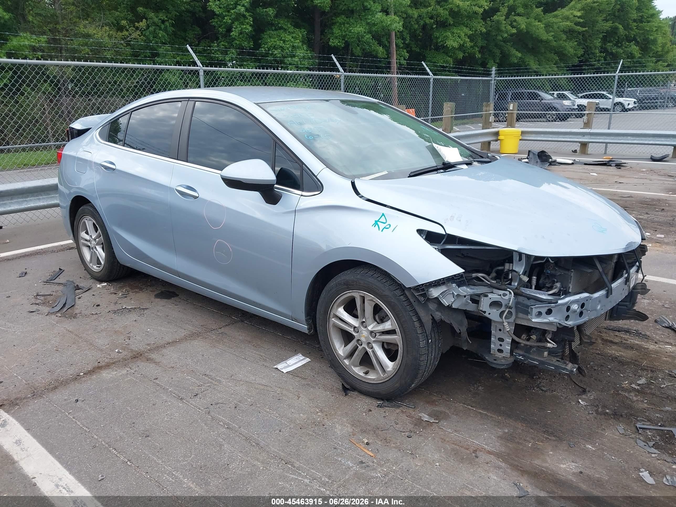 2018 Chevrolet Cruze LT, VIN 1G1BE5SM6J7118689 — Front end
