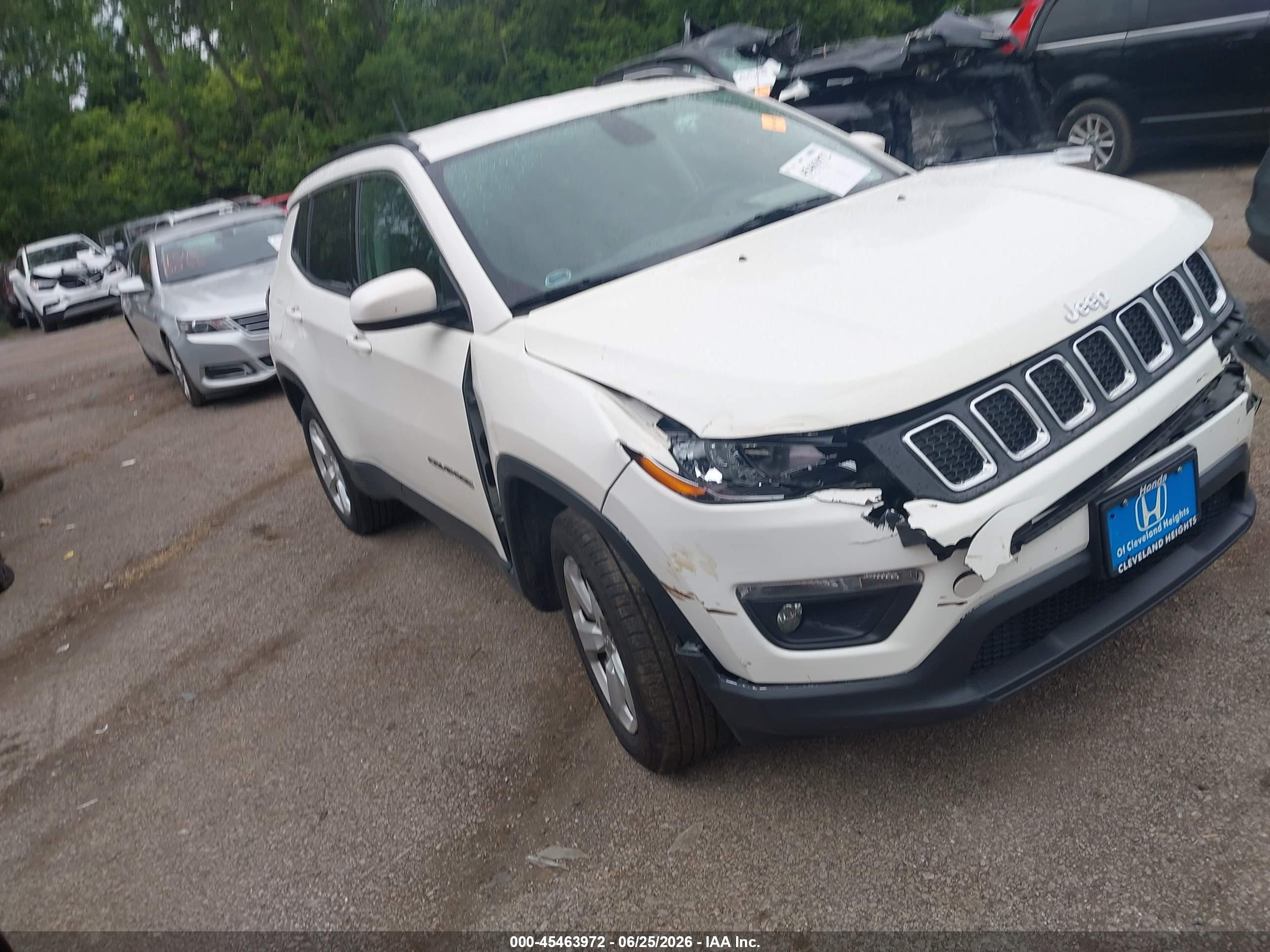 2018 Jeep Compass Latitude, VIN 3C4NJDBB1JT207218 — Front end