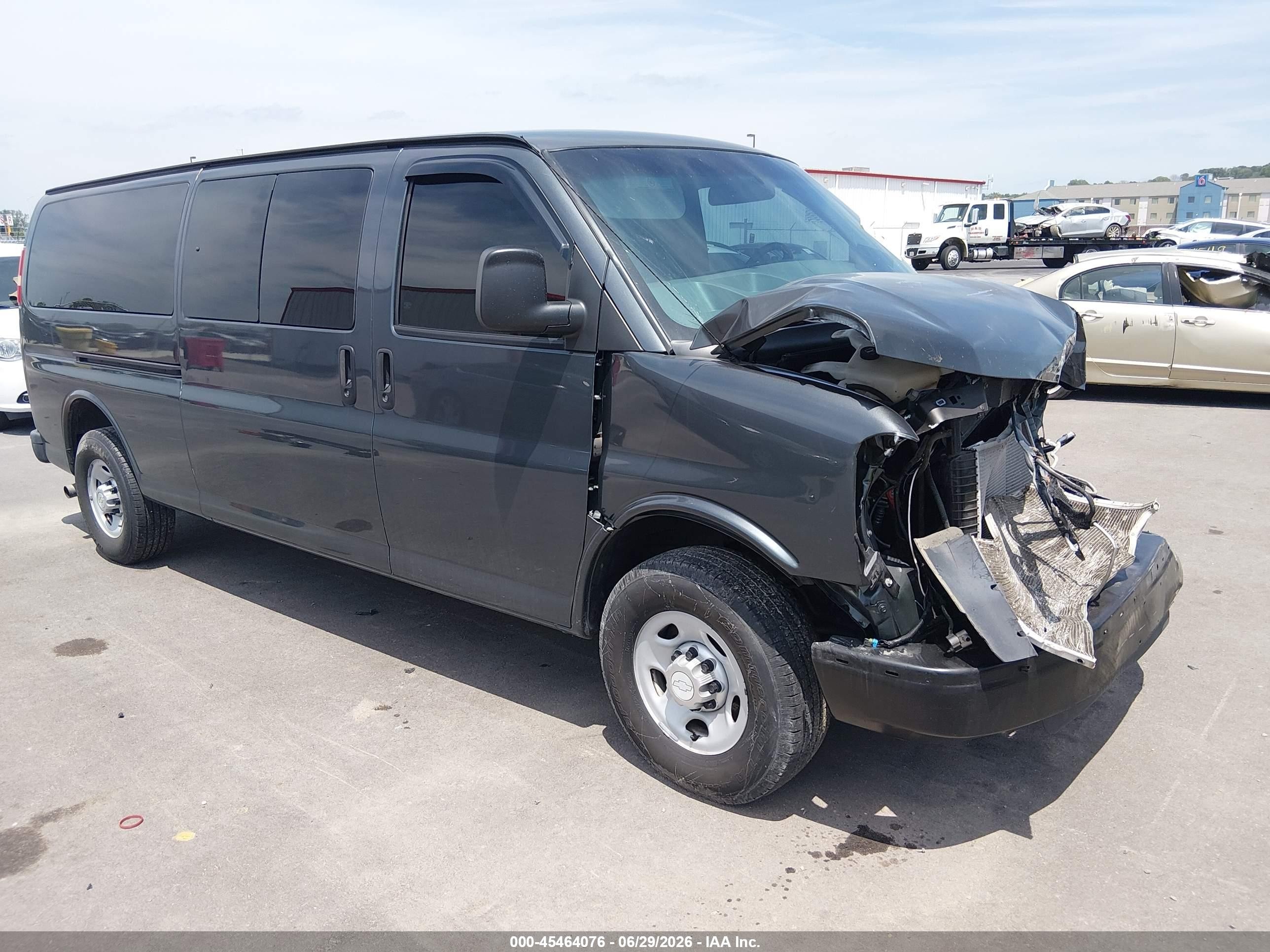 2015 Chevrolet Express Passenger 1LS, VIN 1GAZGZFG6F1100997 — Front end