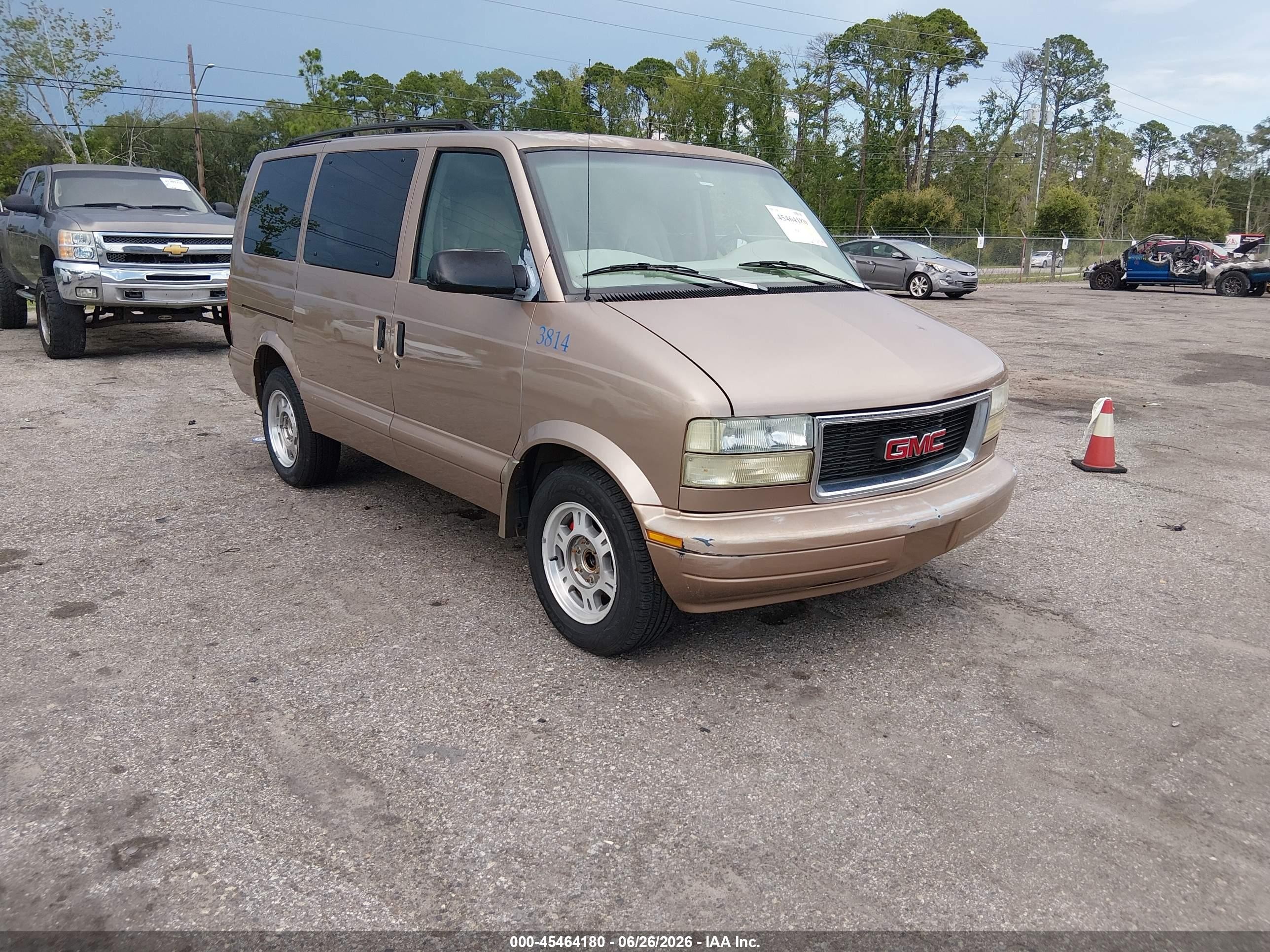 2004 GMC Safari, VIN 1GKDM19X24B500316 — Normal wear