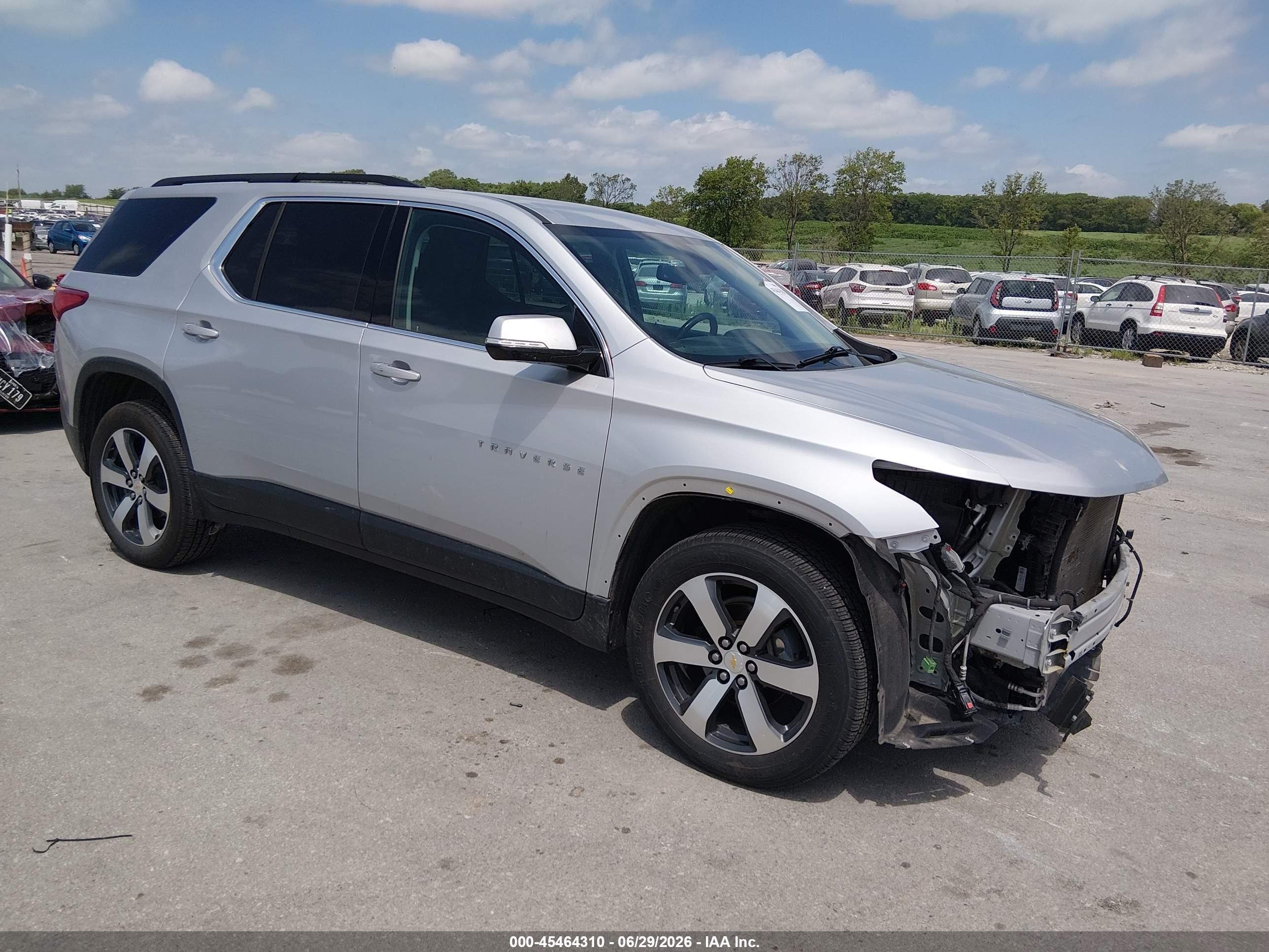 2019 Chevrolet Traverse LT, VIN 1GNEVHKW5KJ308664 — Front end