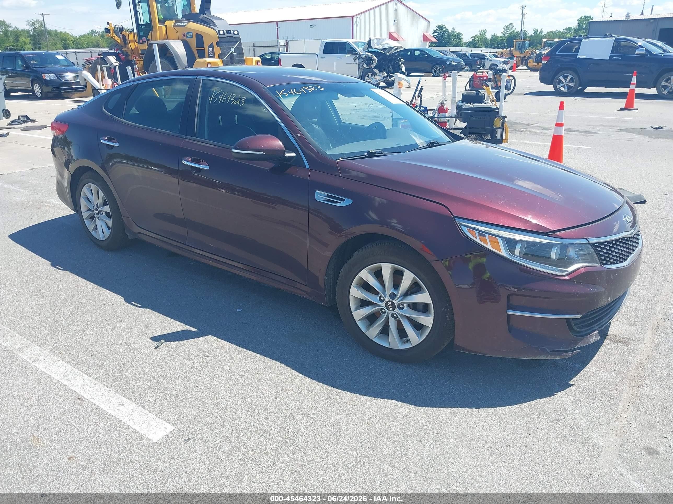 2016 Kia Optima EX, VIN 5XXGU4L38GG071973 — Auction photo