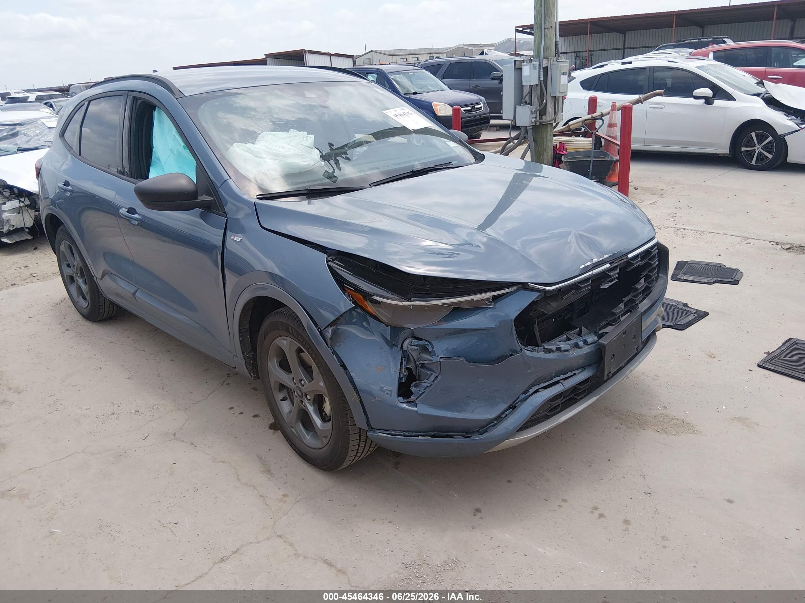 2024 Ford Escape ST-Line, VIN 1FMCU0MN6RUA49034 — Перед