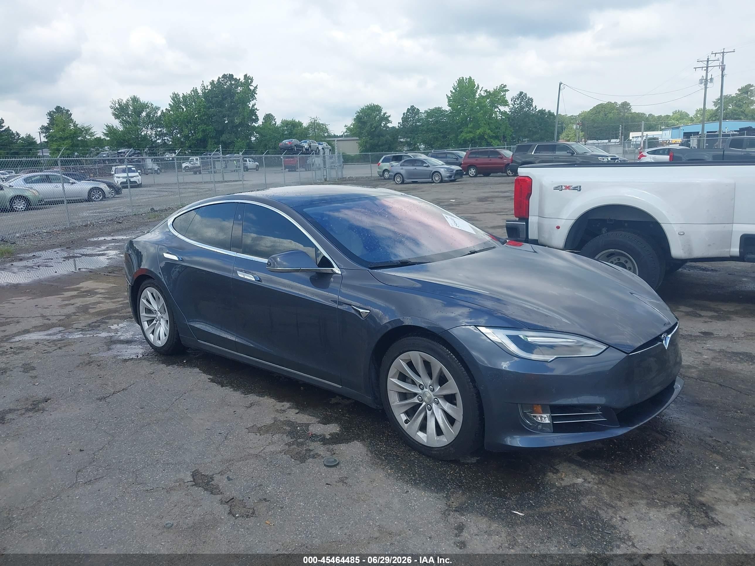 2017 Tesla Model S 100D, VIN 5YJSA1E29HF222300 — Side