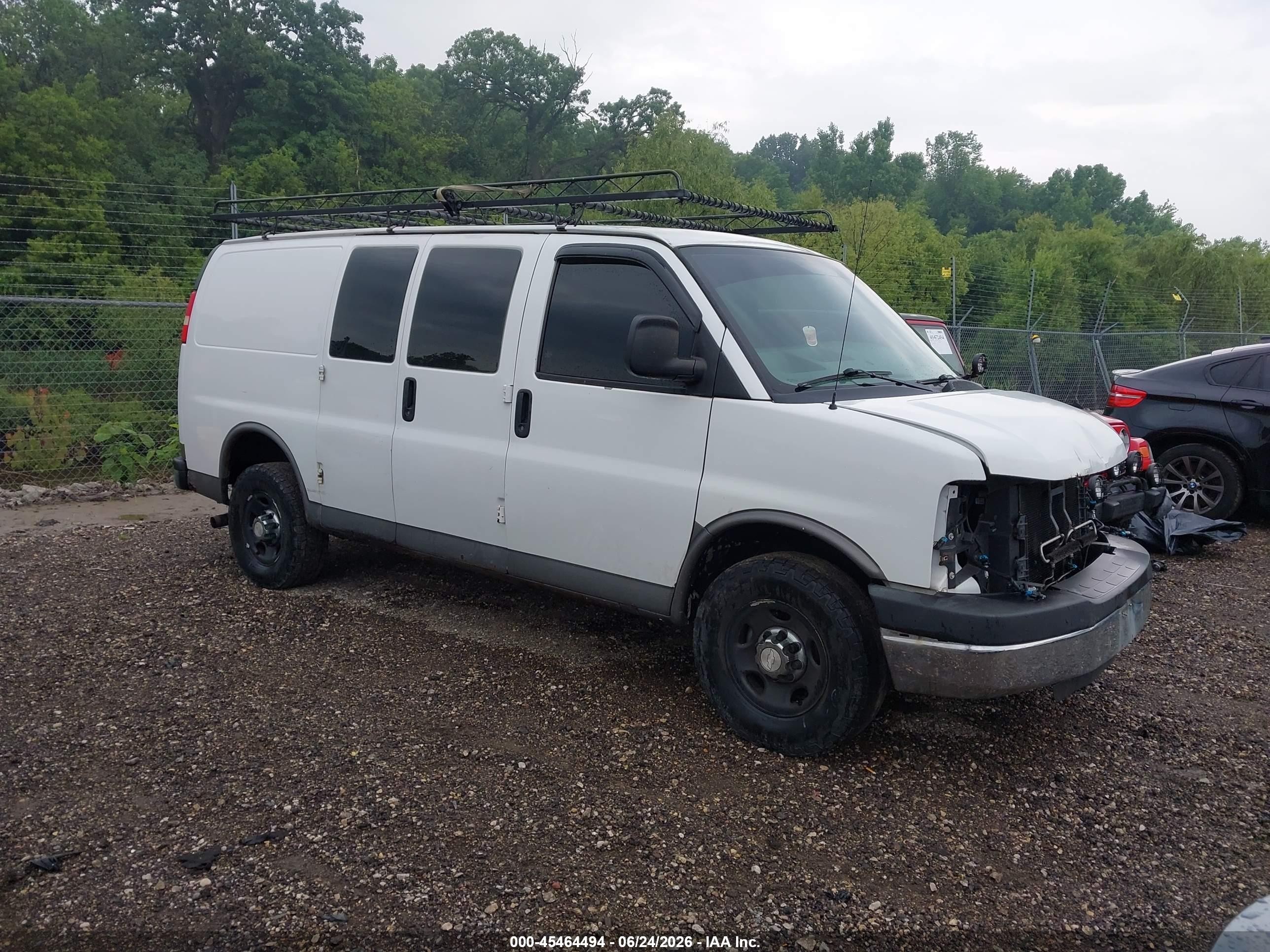 2011 Chevrolet Express Cargo, VIN 1GCWGFFA6B1133853 — Front end