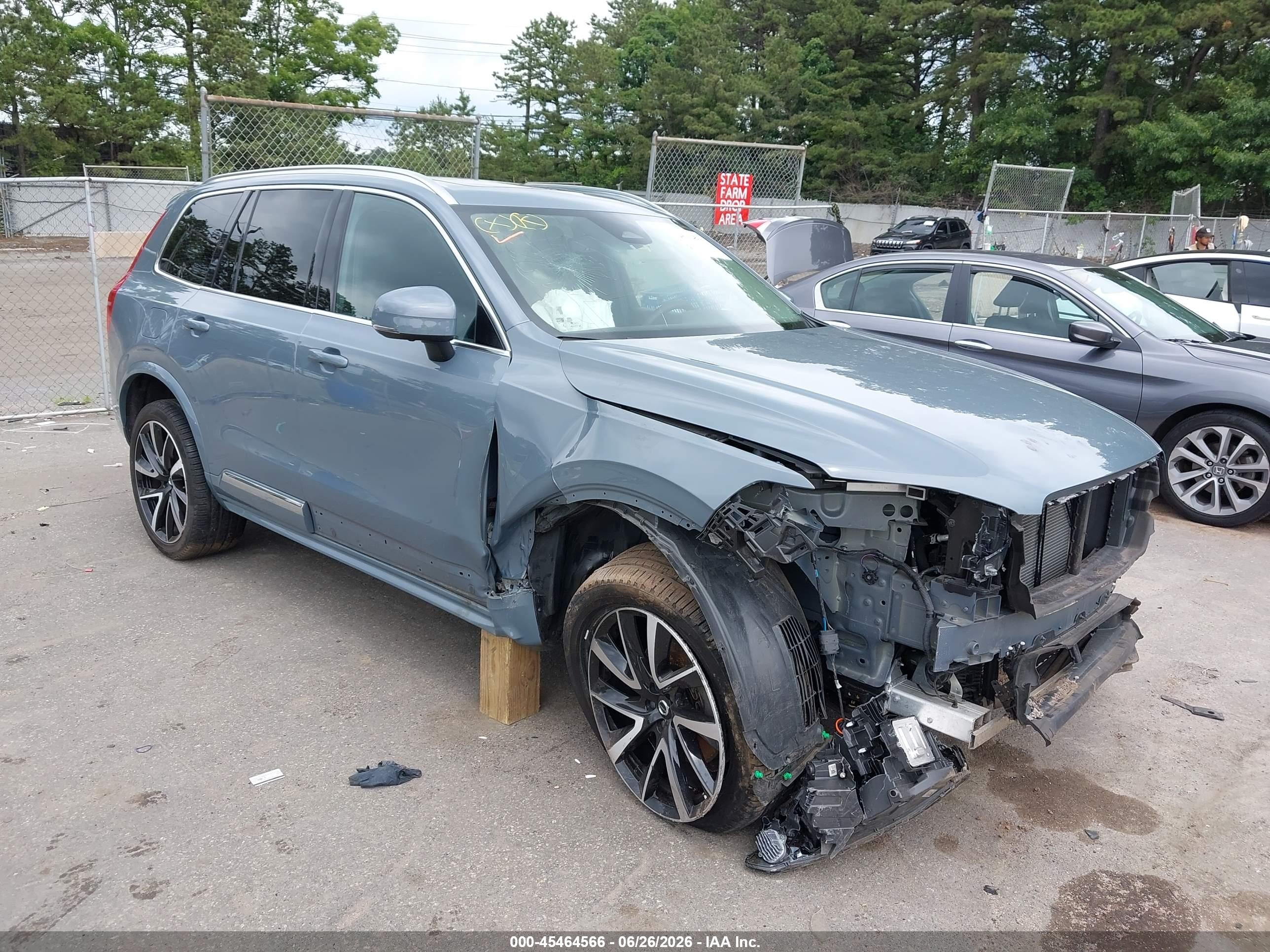 2023 Volvo XC90 Plus, VIN YV4062PN1P1932141 — Front end