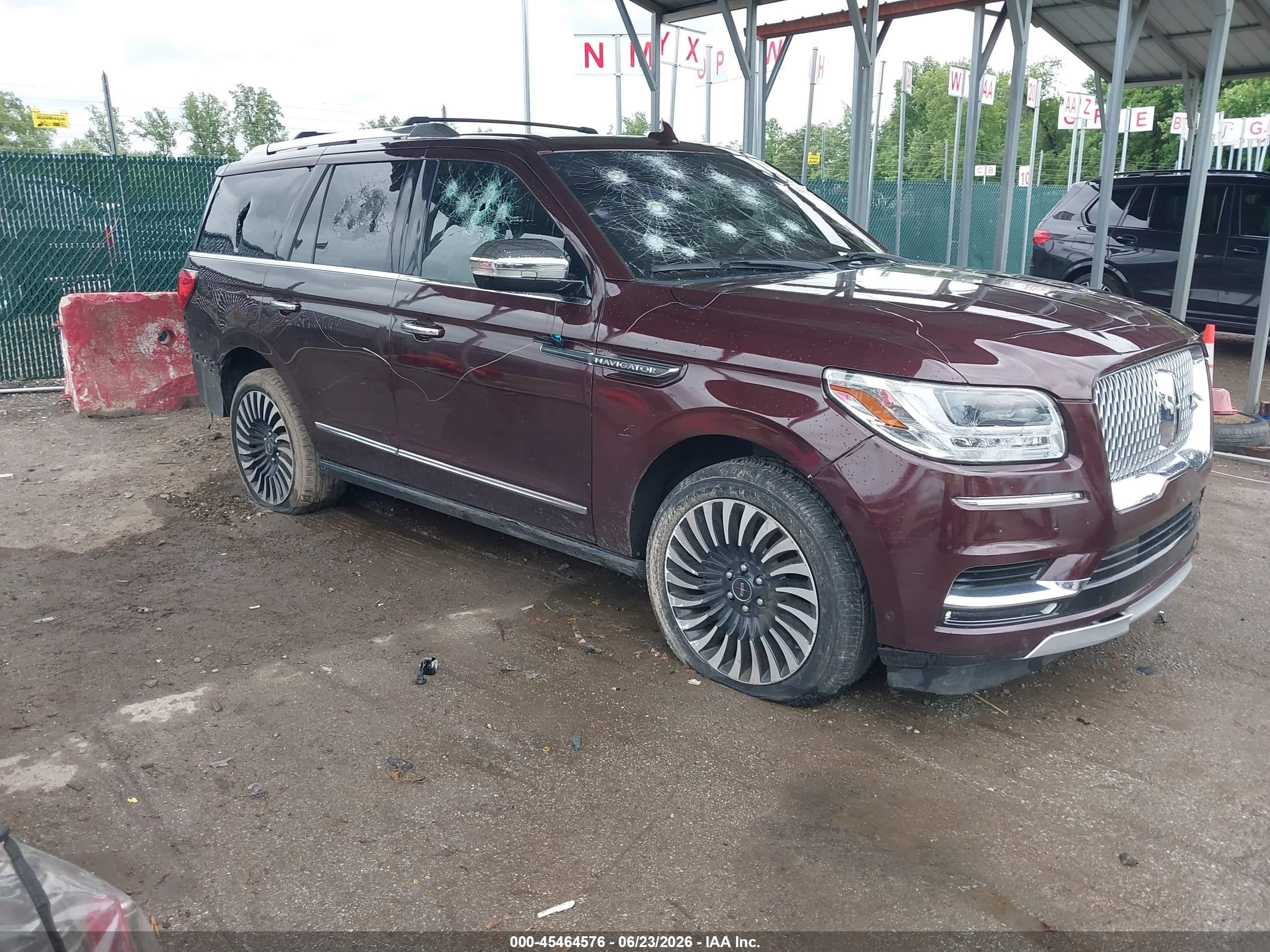 2019 Lincoln Navigator Black Label, VIN 5LMJJ2TT8KEL10866 — Vandalism